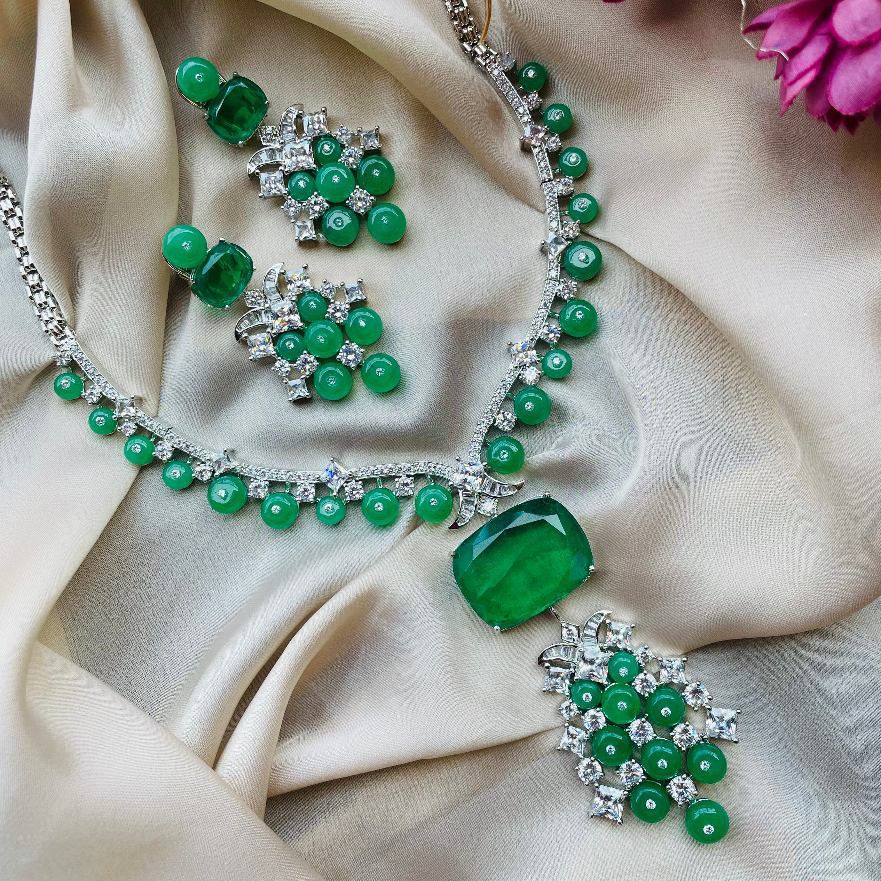 Ad Bella neckpiece