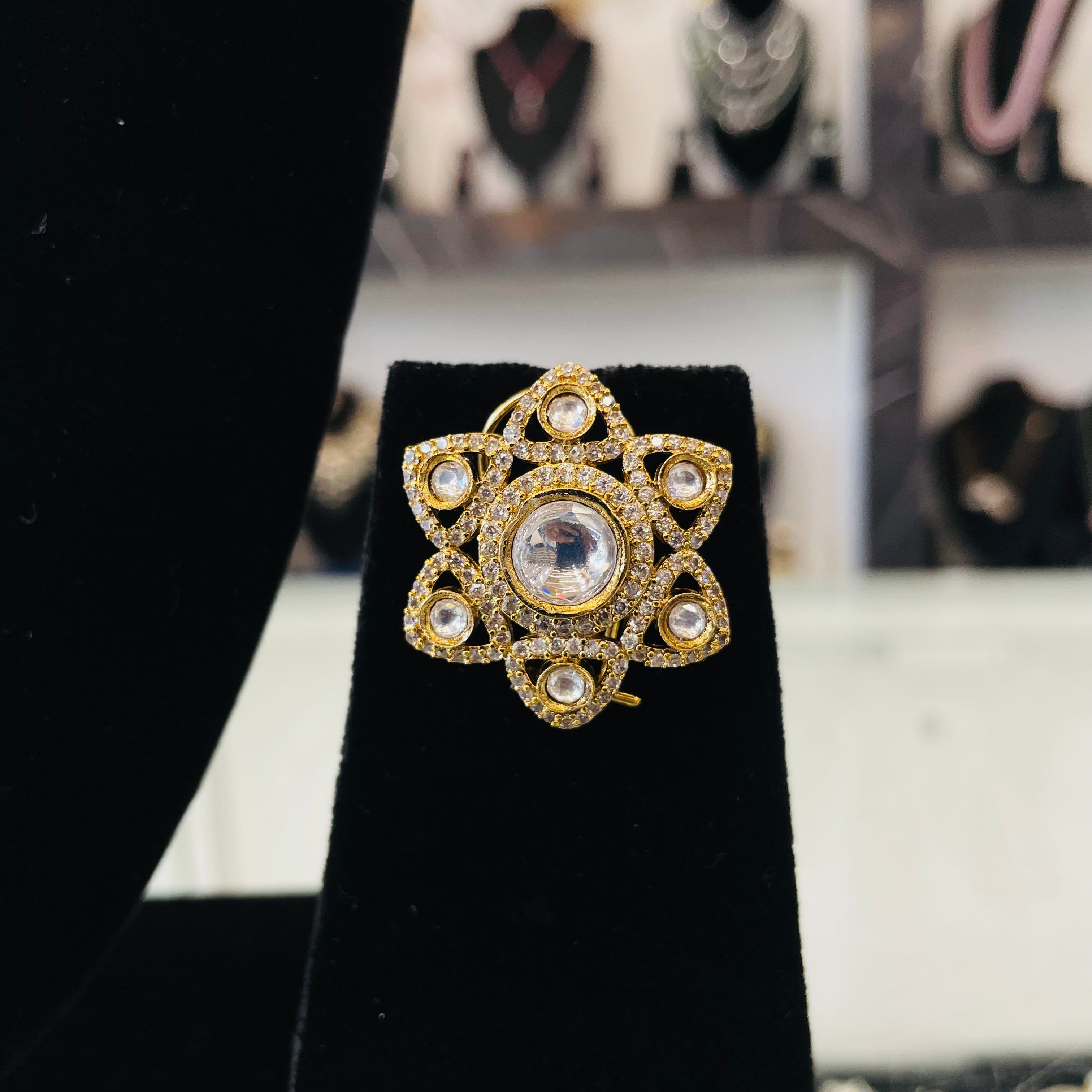 Nayaab Navratna Neckpiece