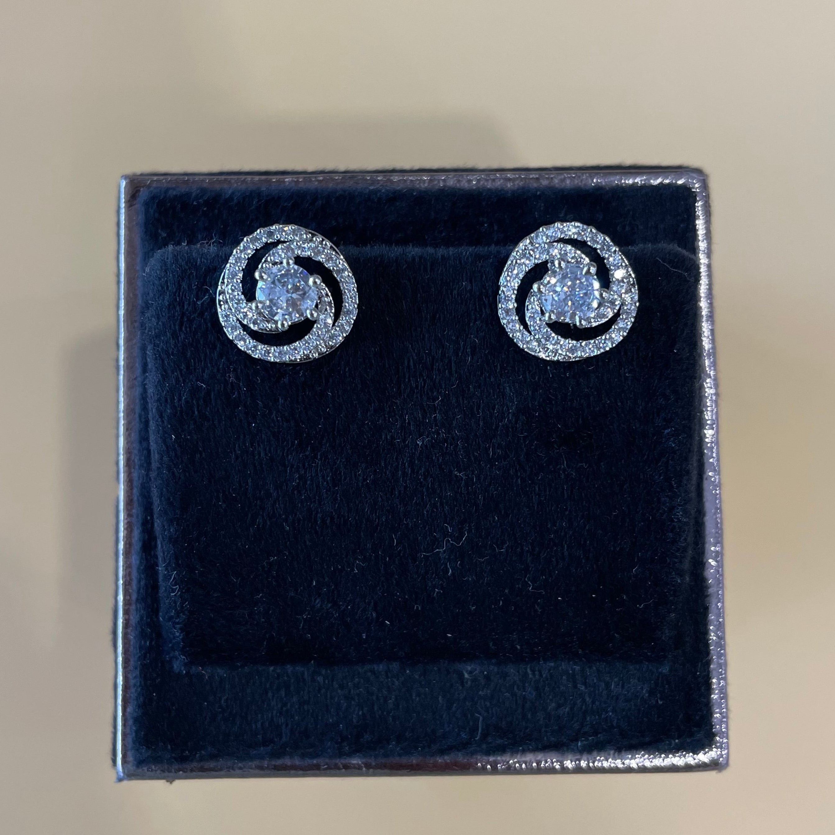 Ad Mariam studs