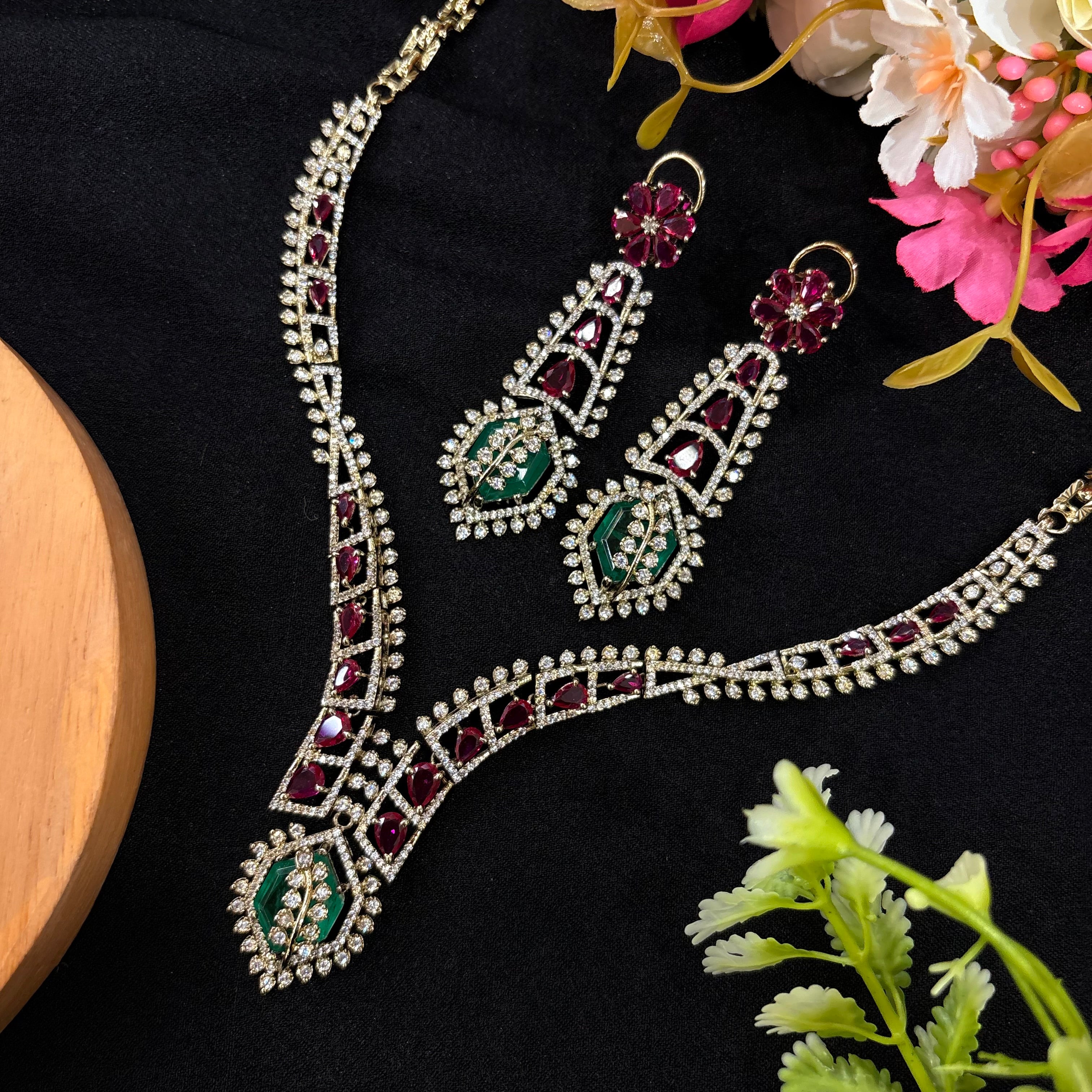Ad Lyra neckpiece