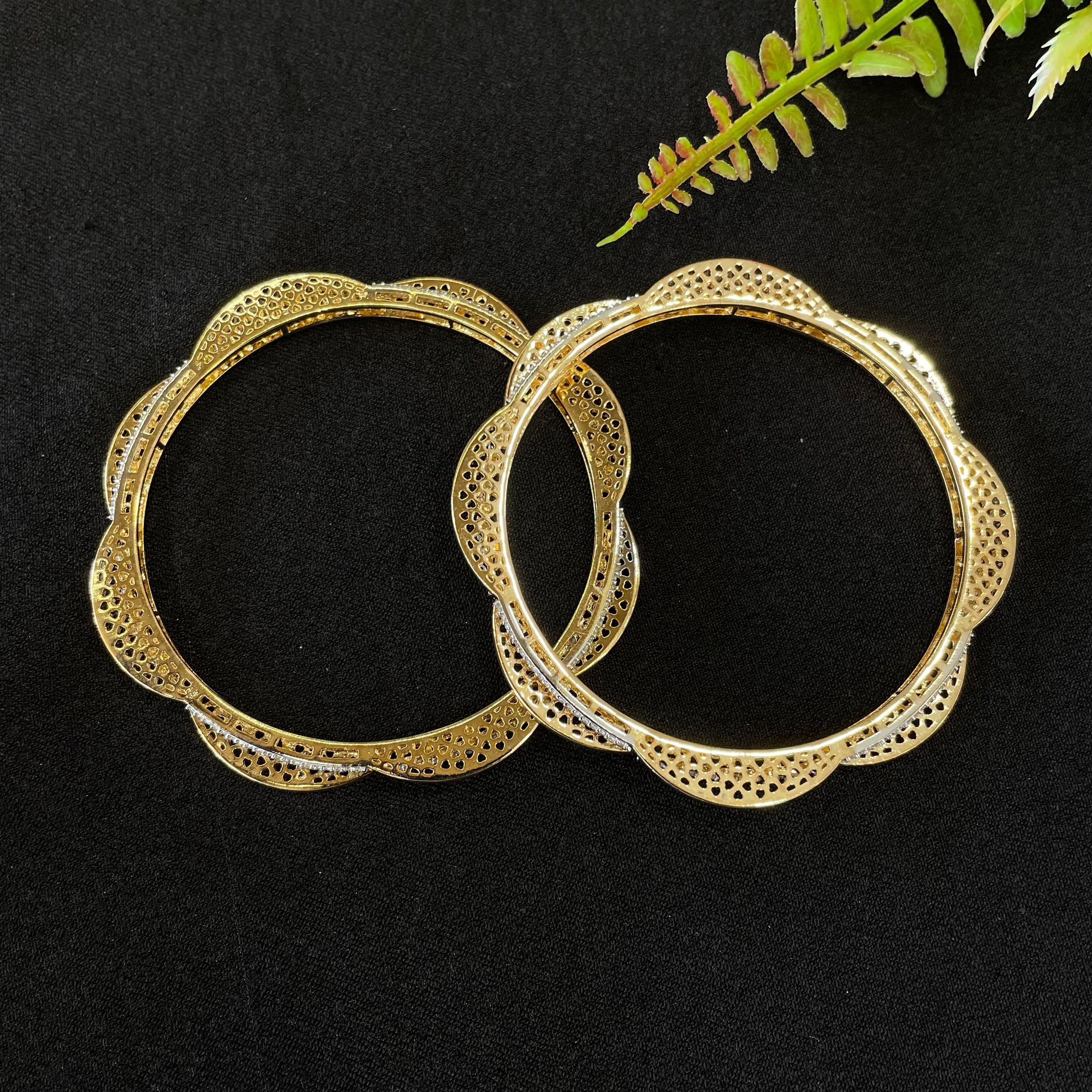 AD Nayra Bangles