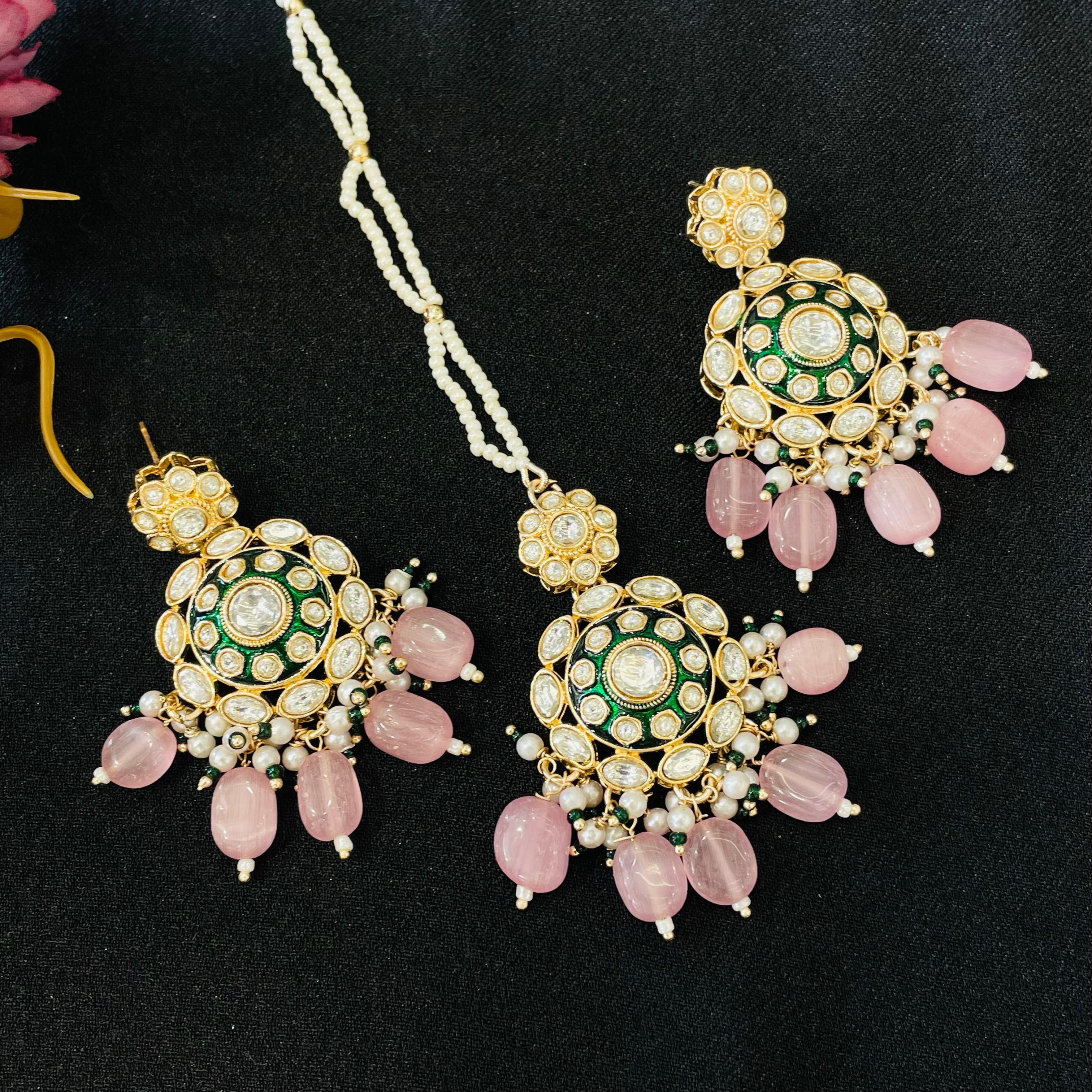Nayaab Mayera Tikka With Earrings
