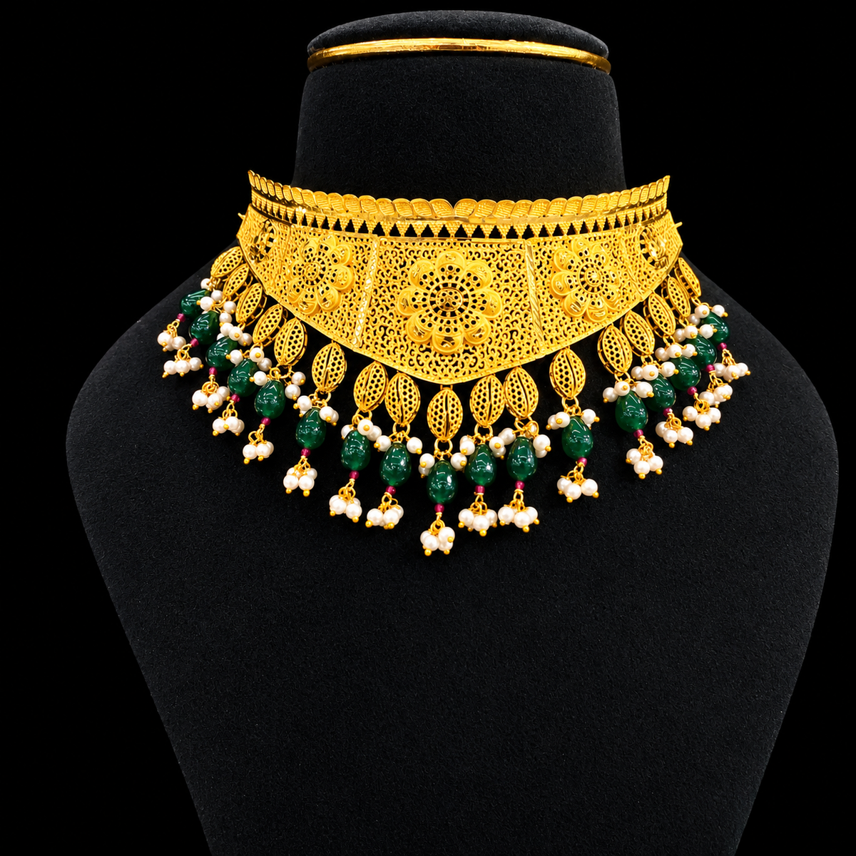 Rajvanshi Emerald Heritage Choker