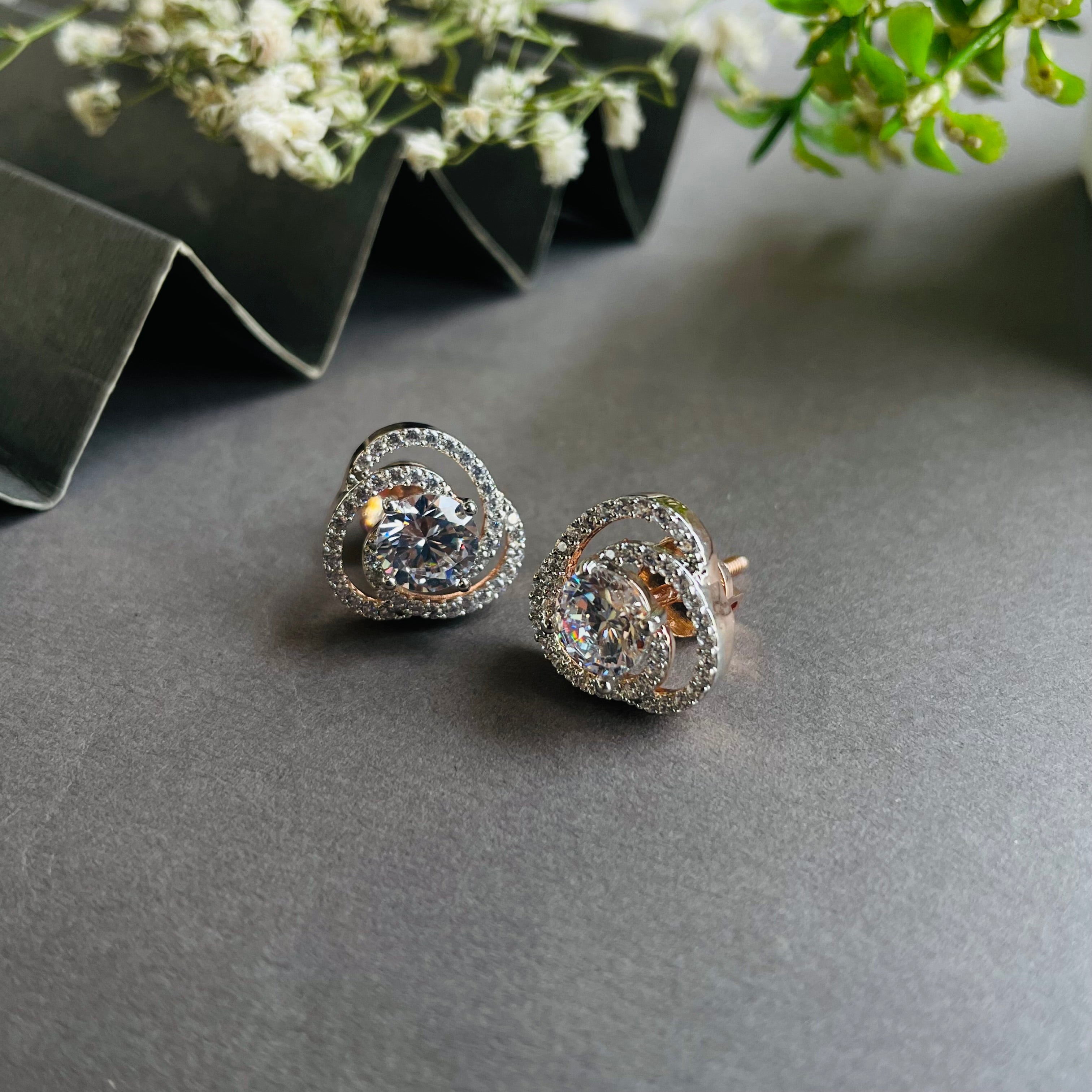 Ad Arrow studs