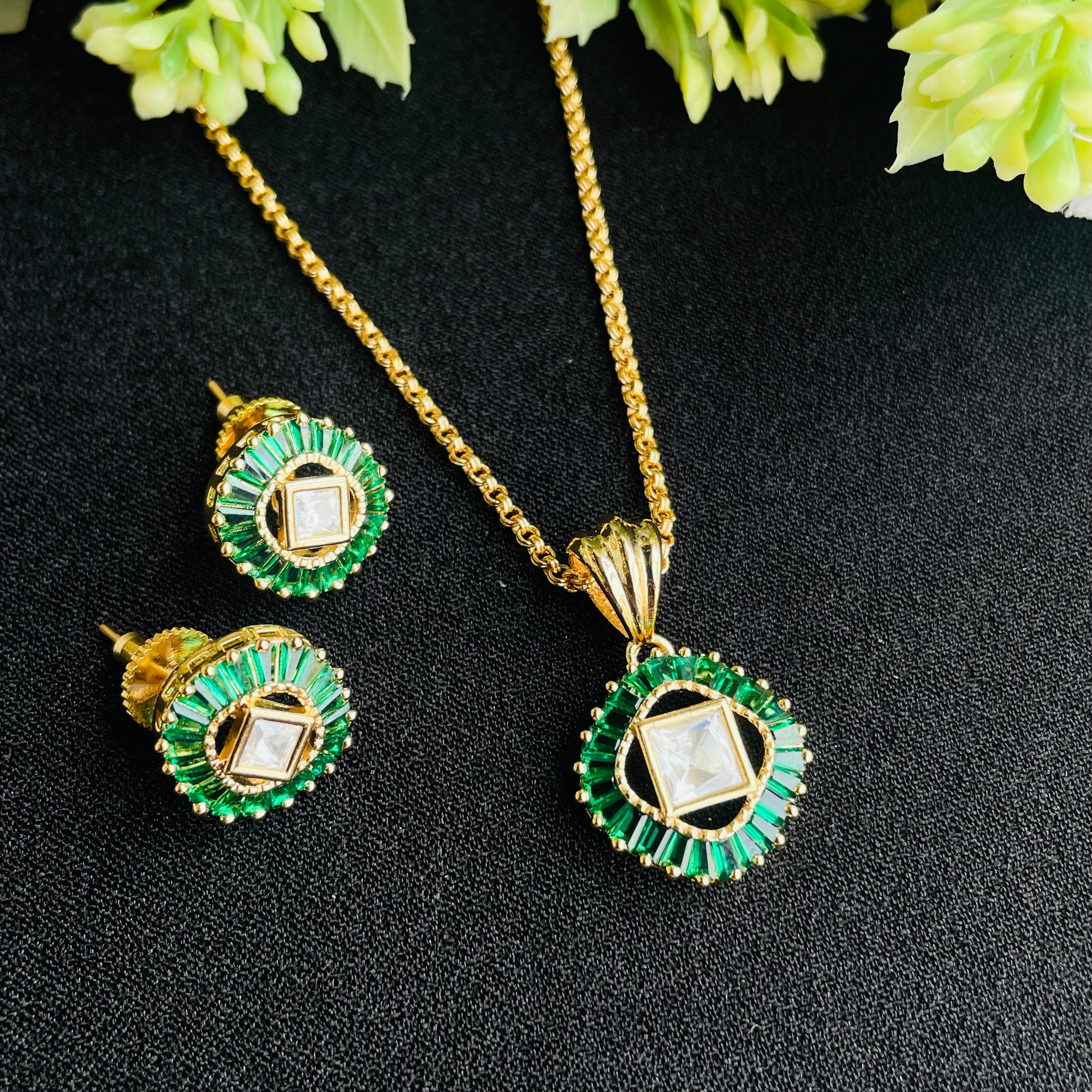 Nayaab Ani Polki Pendant set