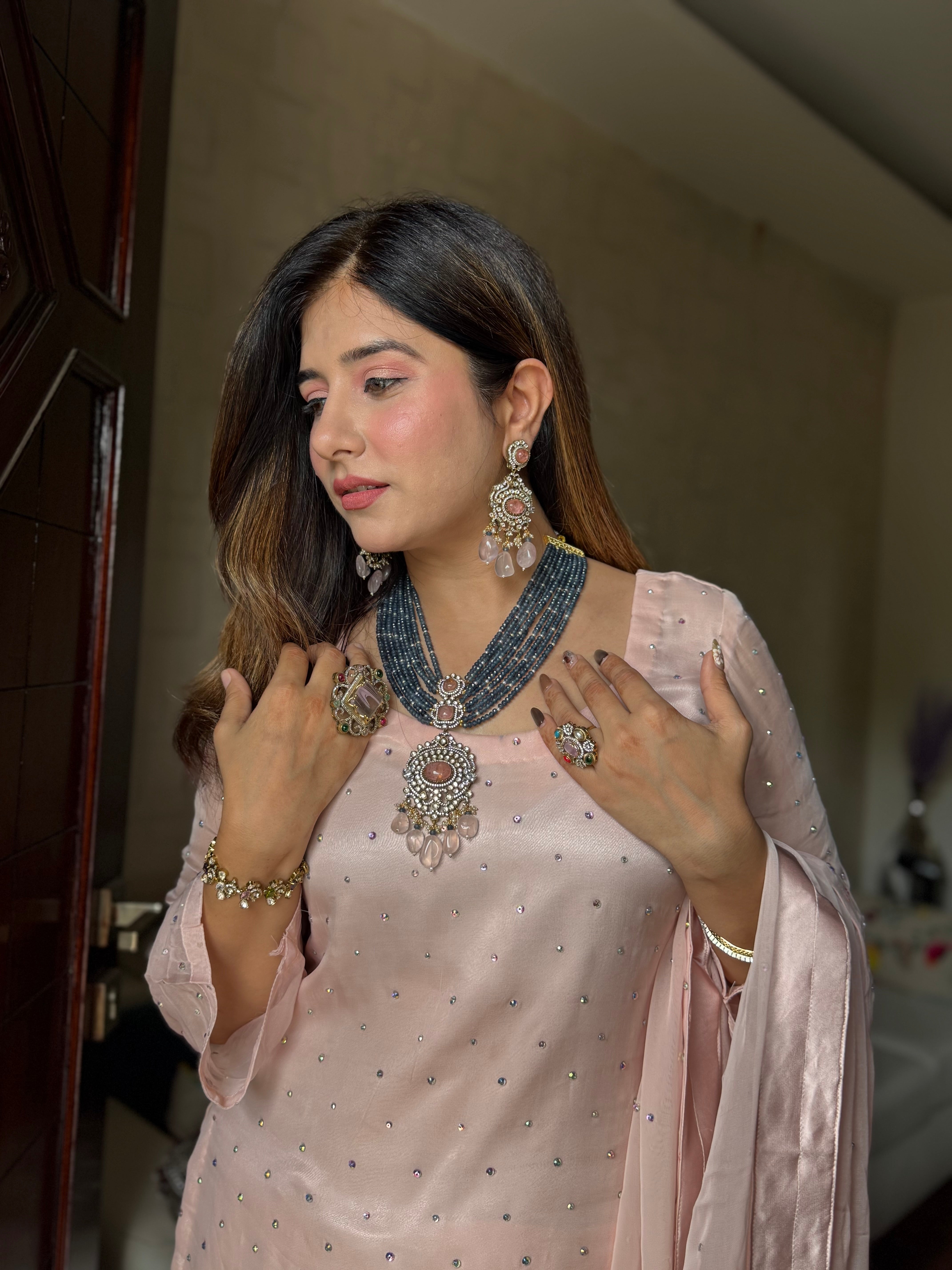 VS Gulabi Noor Suit Set