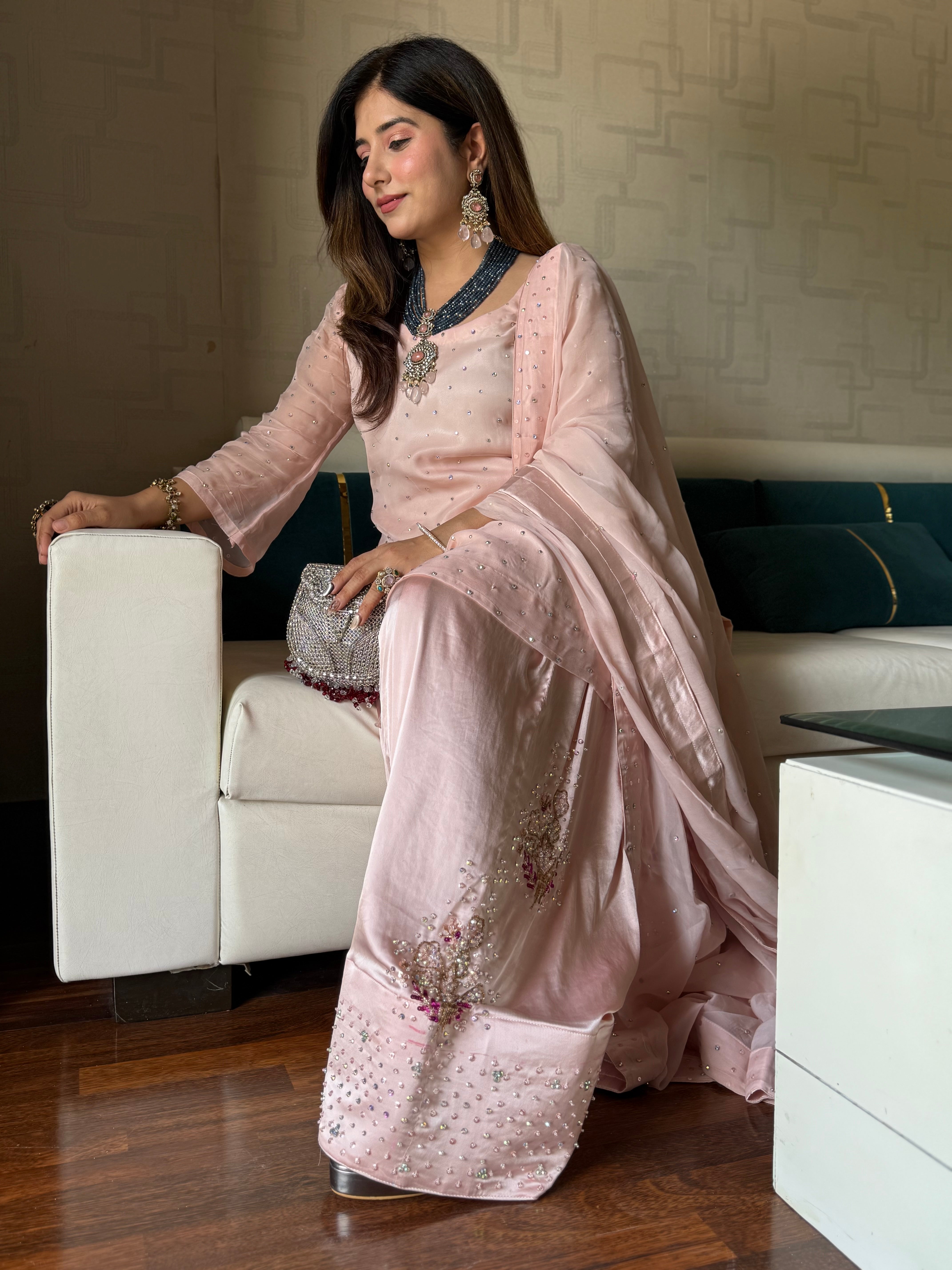 VS Gulabi Noor Suit Set