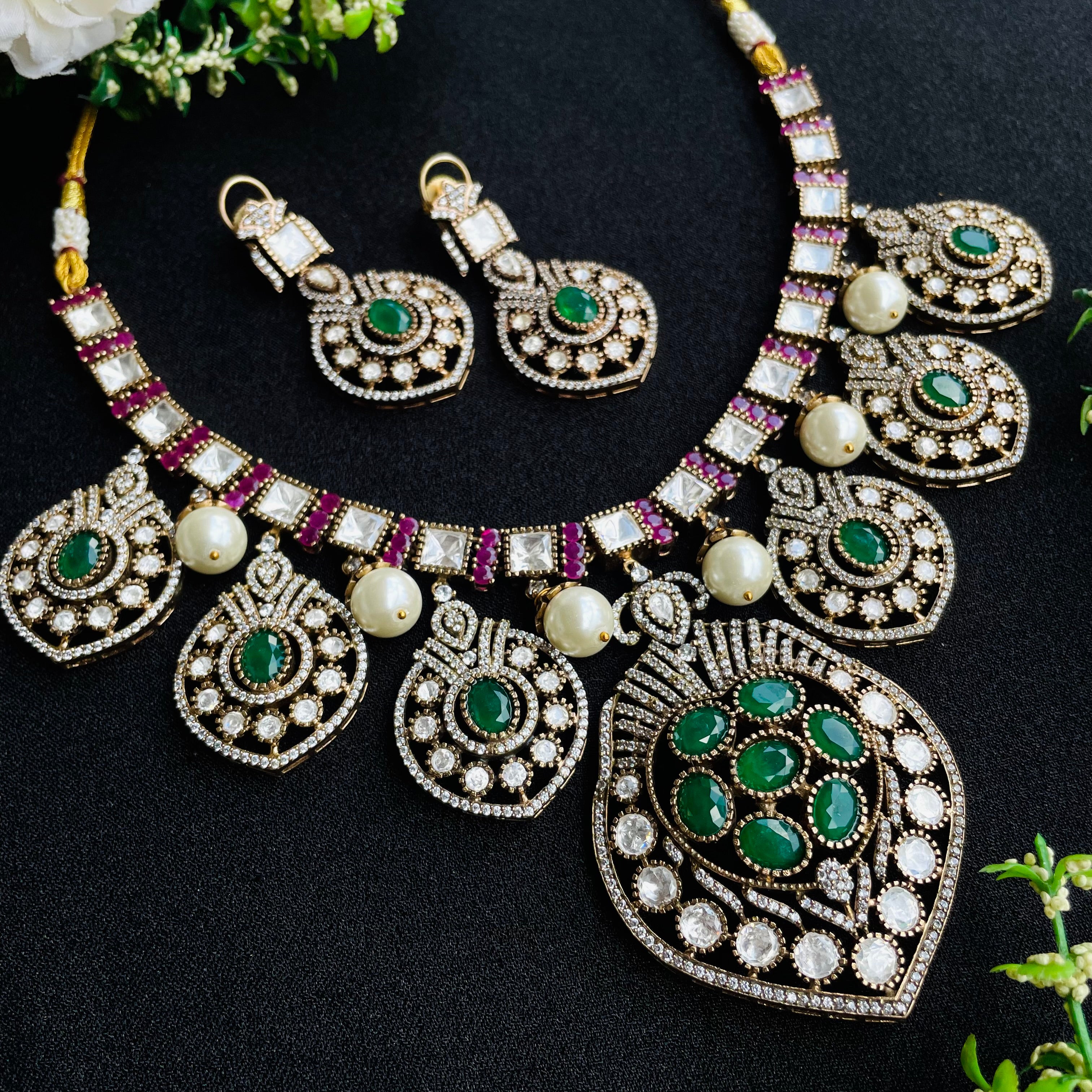 Nayaab Ramya Neckpiece