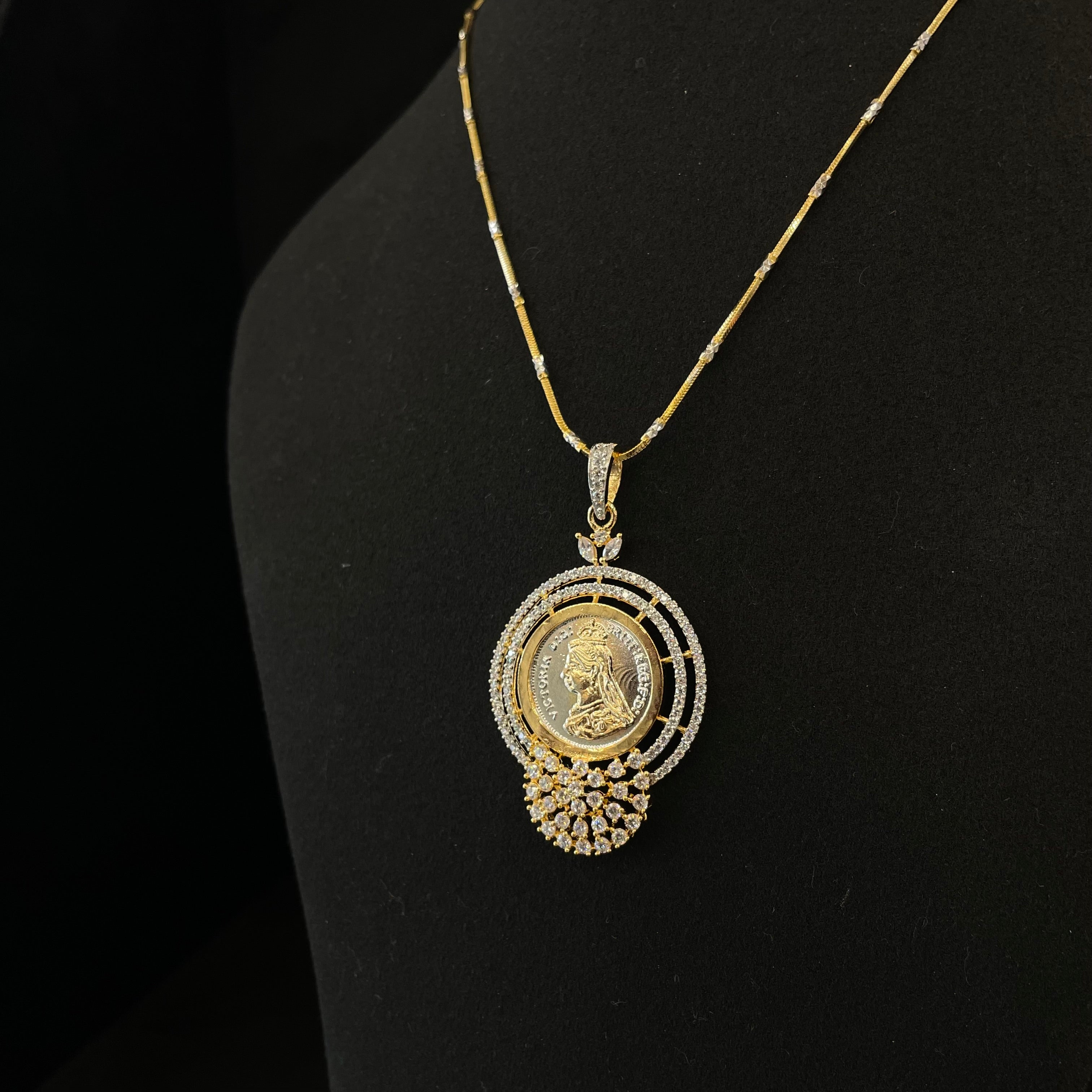Ad Heritage Coin Pendant Set