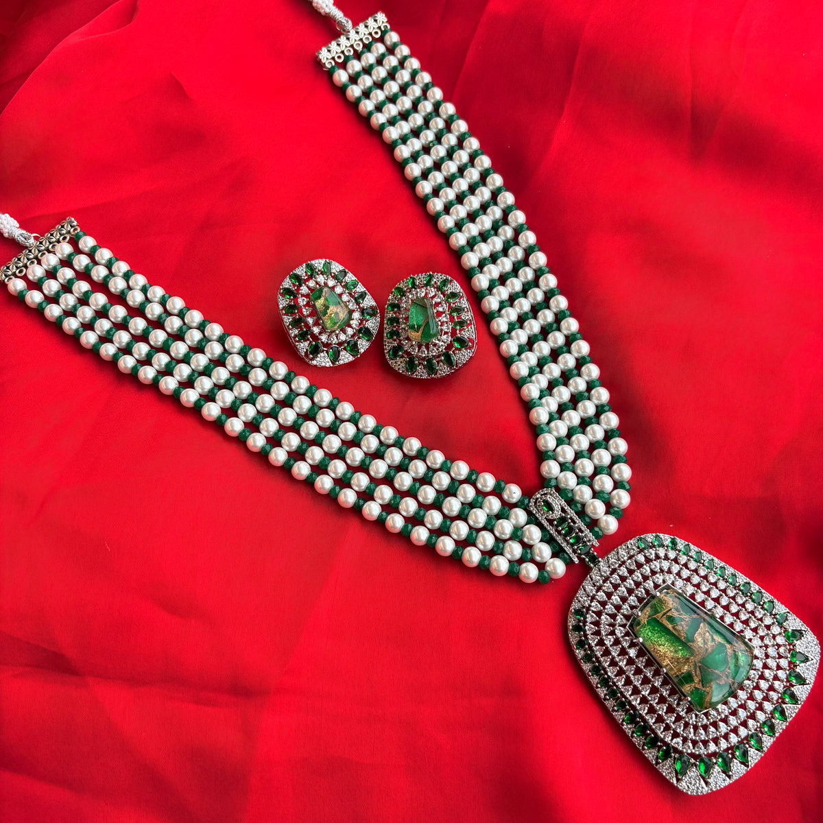 Aarvi Neckpiece