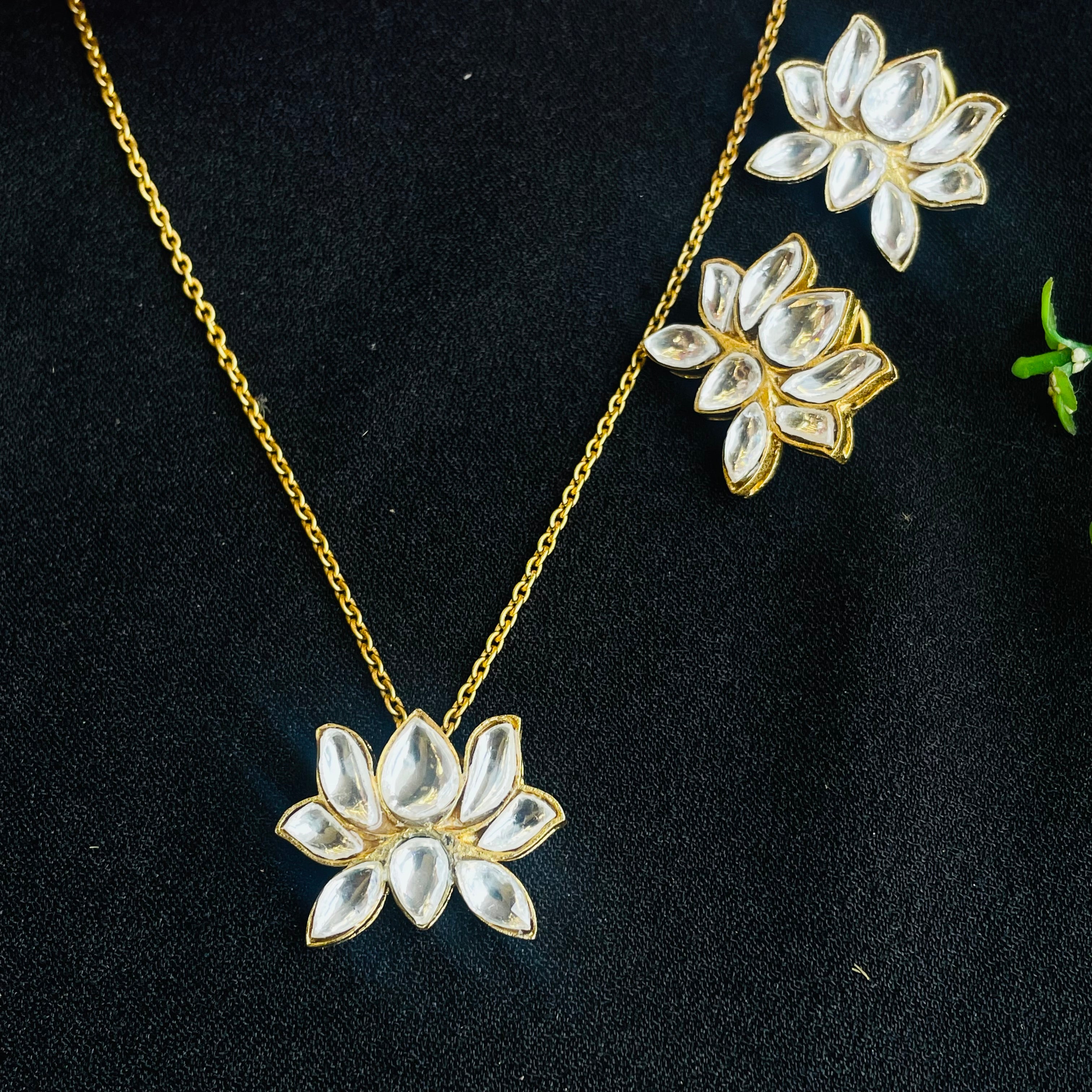 Nayaab Ruth pendant
