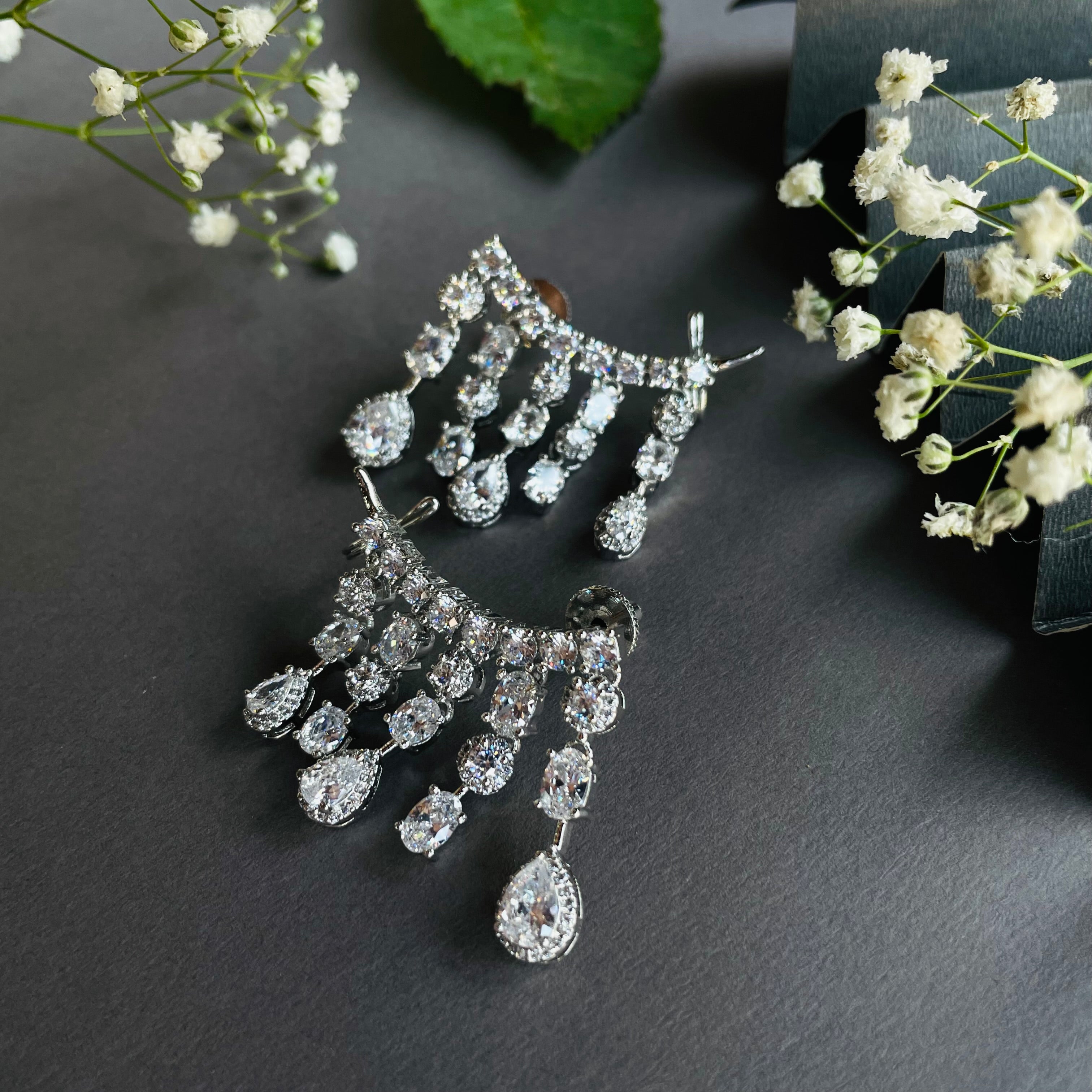 Ad Dhriti  Earcuff