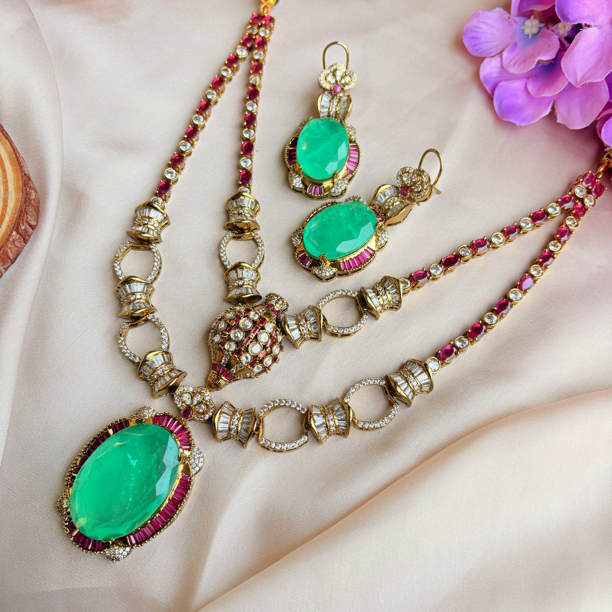 Zareen Emerald Royale Neckpiece