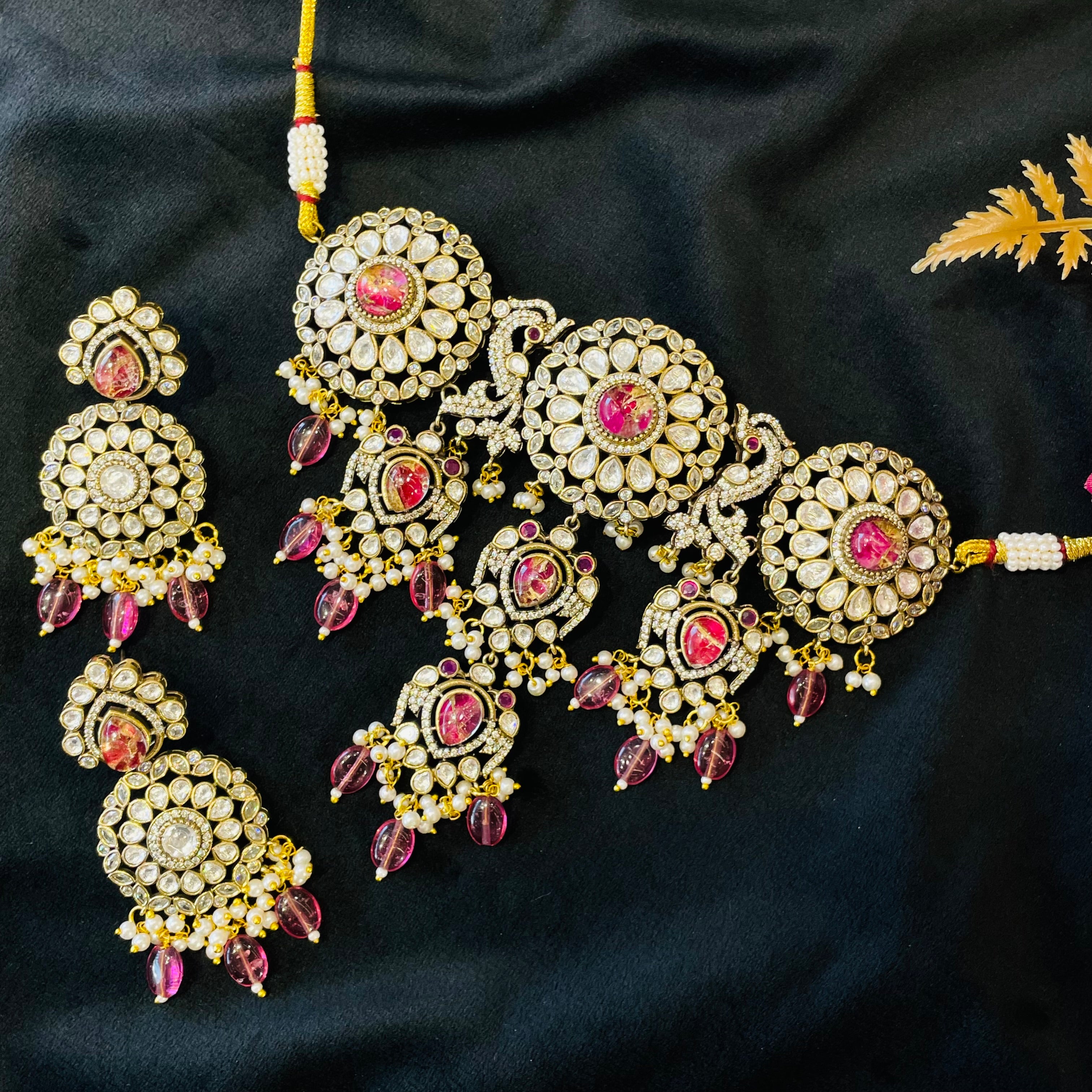 Nayaab Roohi Choker