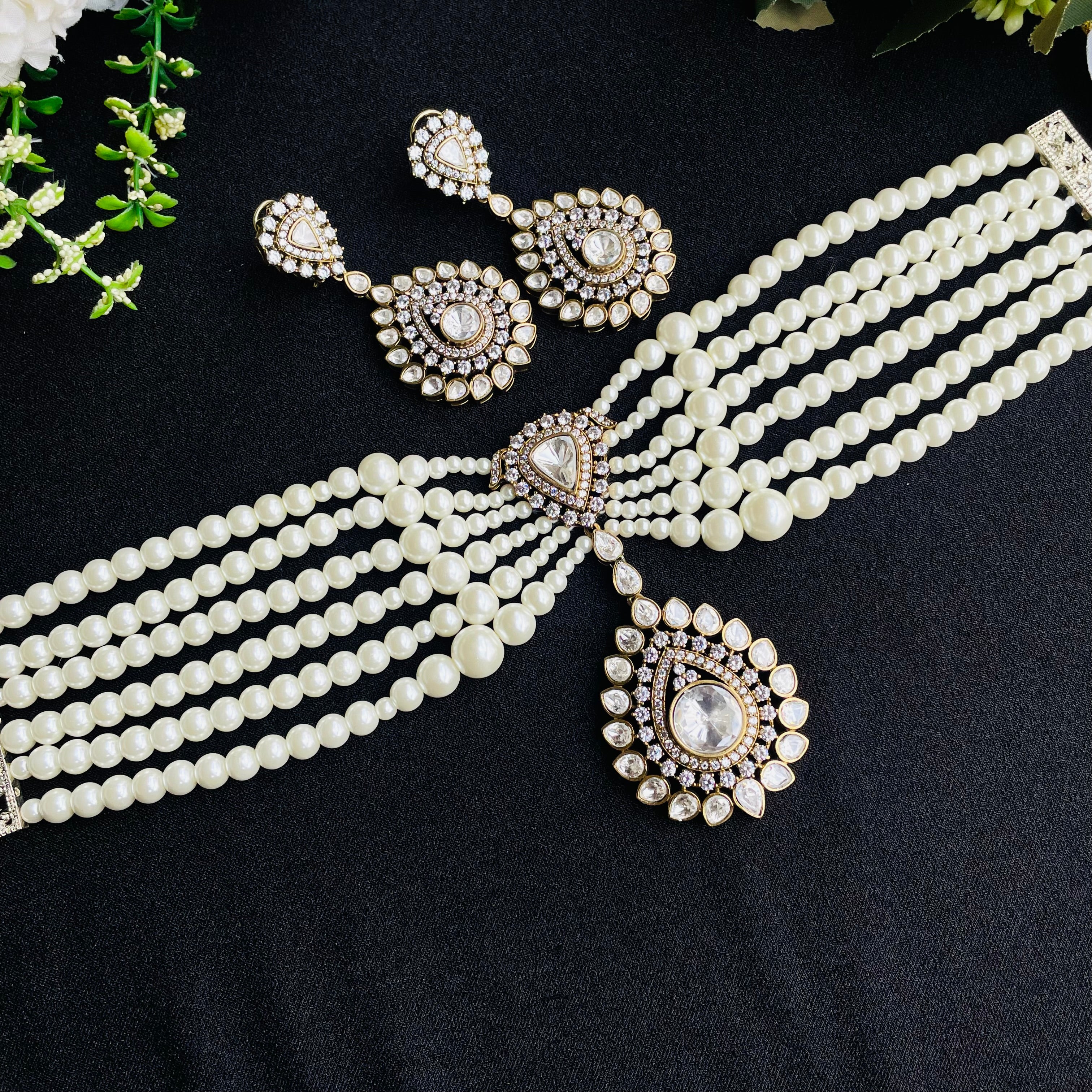 Nayaab Avni Pearl Choker