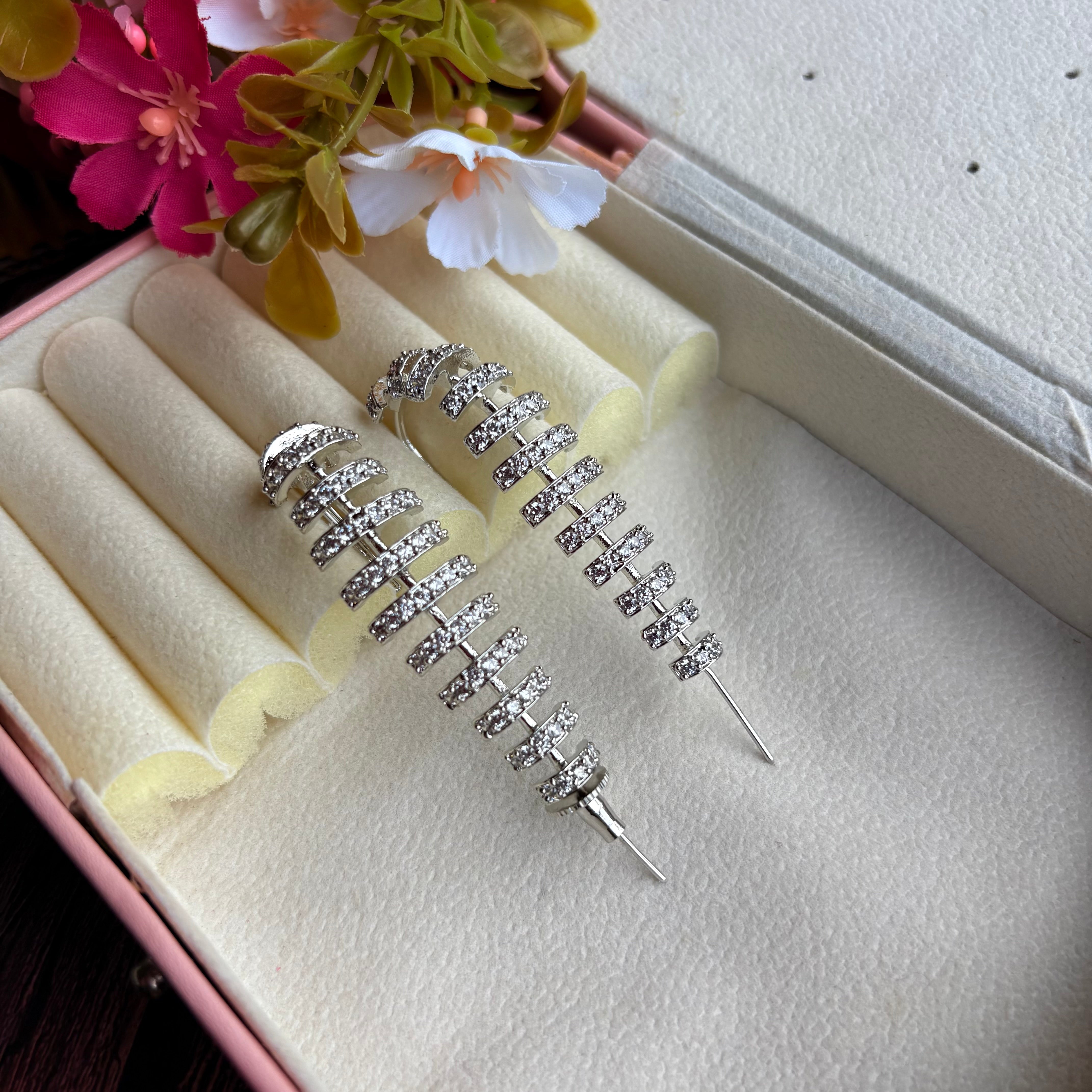 Ad Riva Ear Cuff