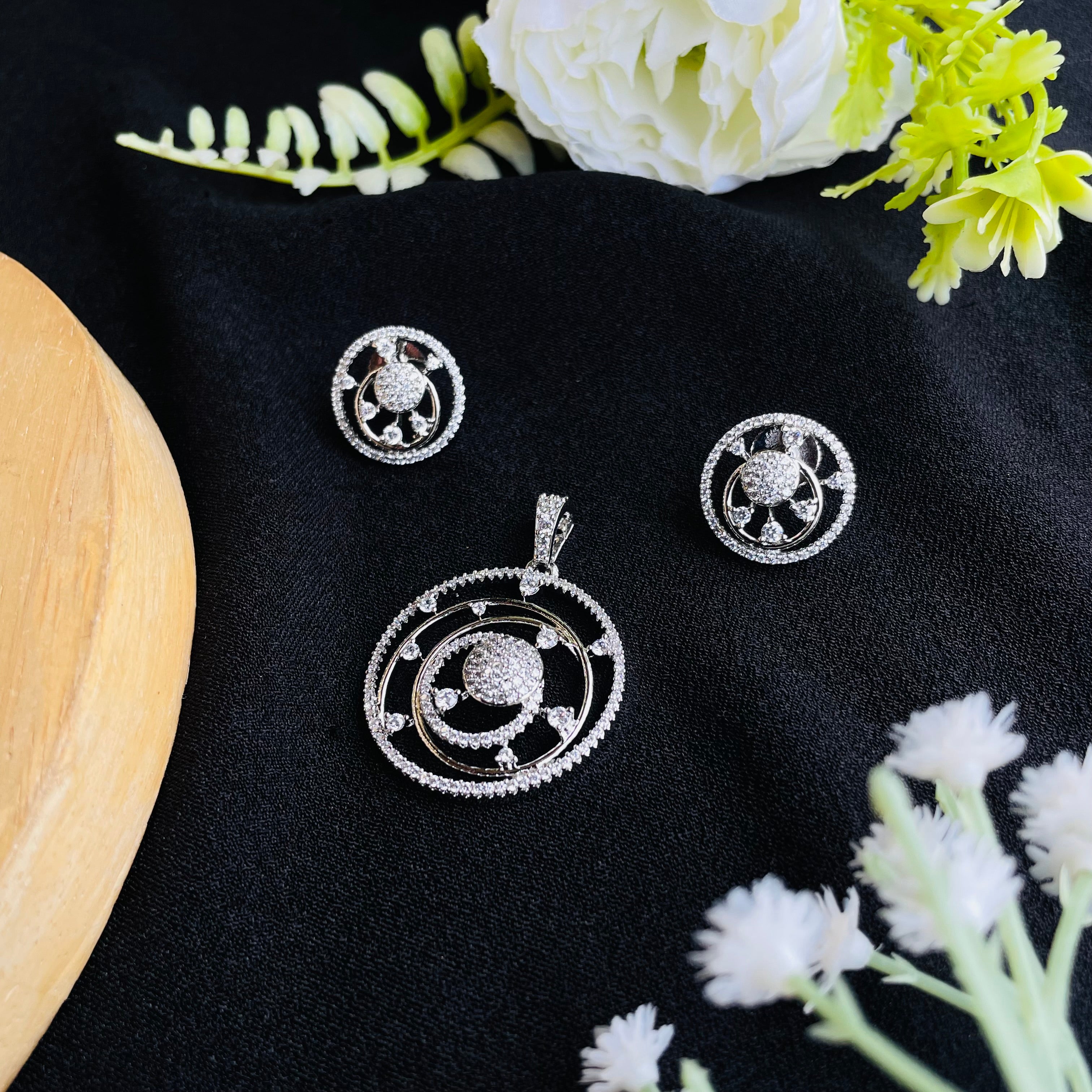 Chandrika Pendant Set