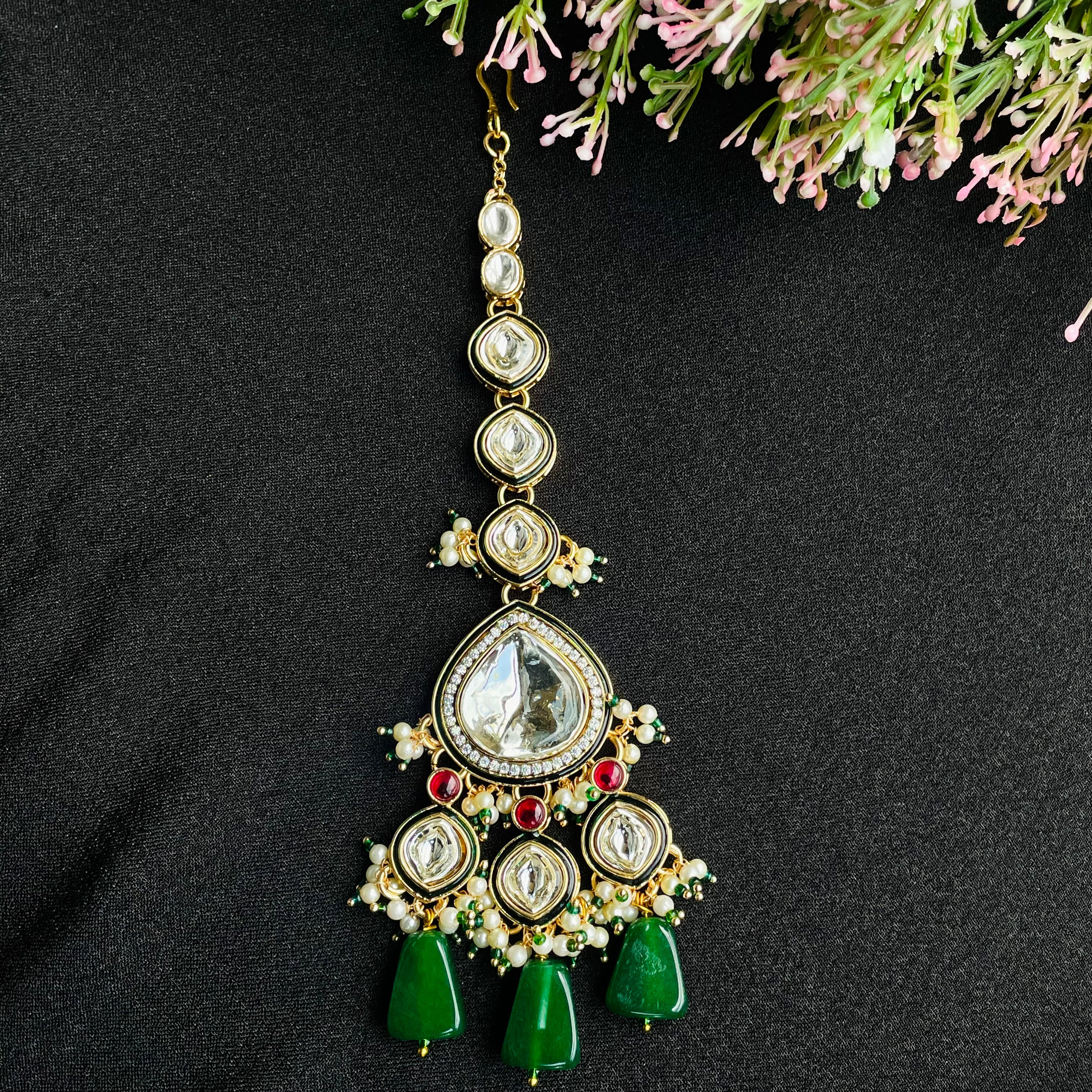 Nayaab Lavanya Polki Tikka