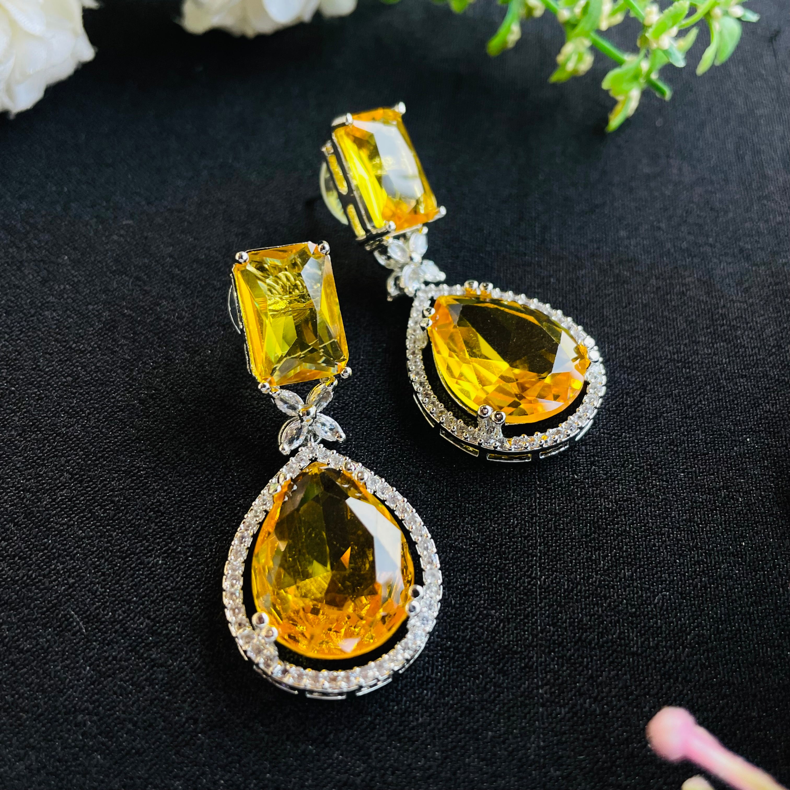 kiara emerald  ad Neckpiece