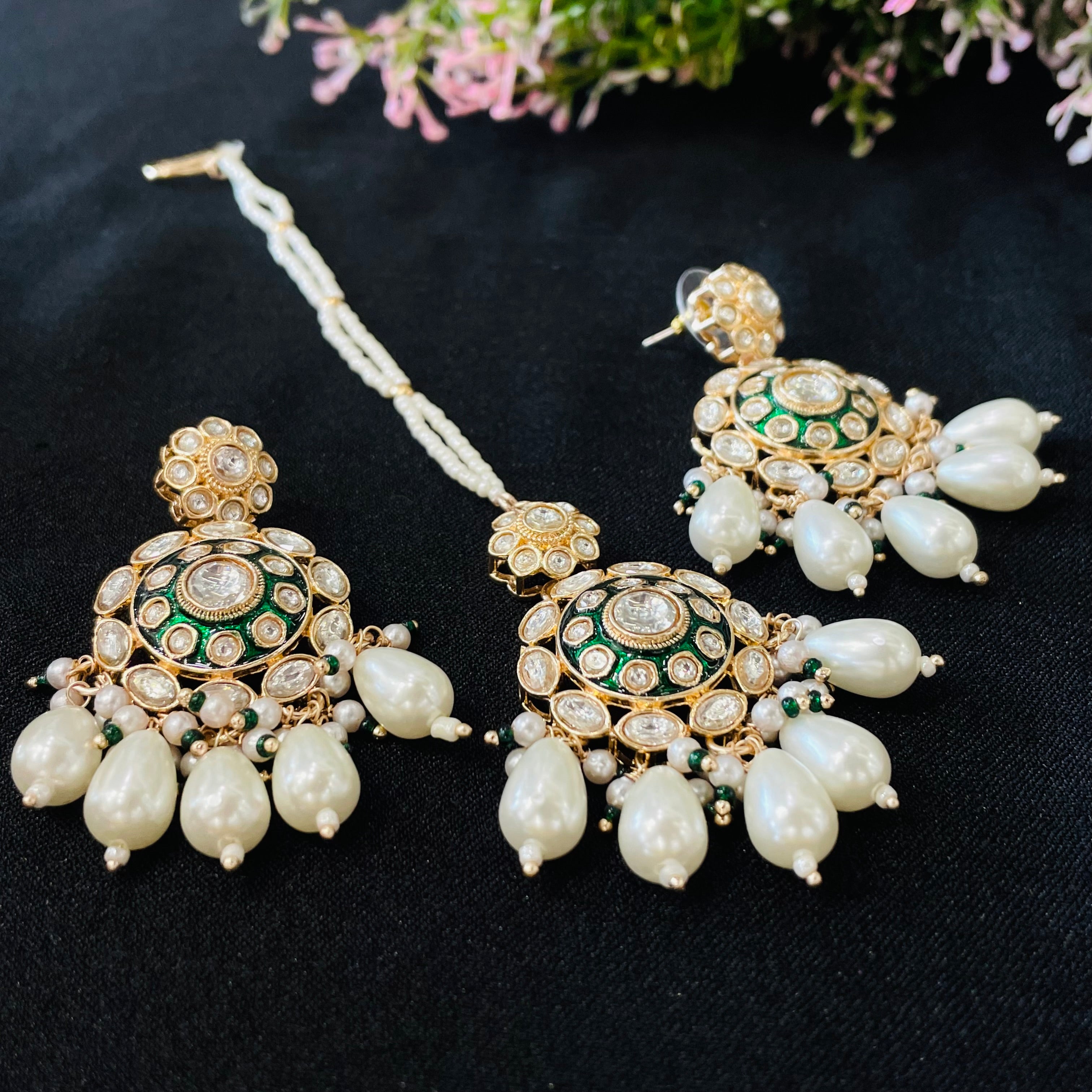 Nayaab Mayera Tikka With Earrings