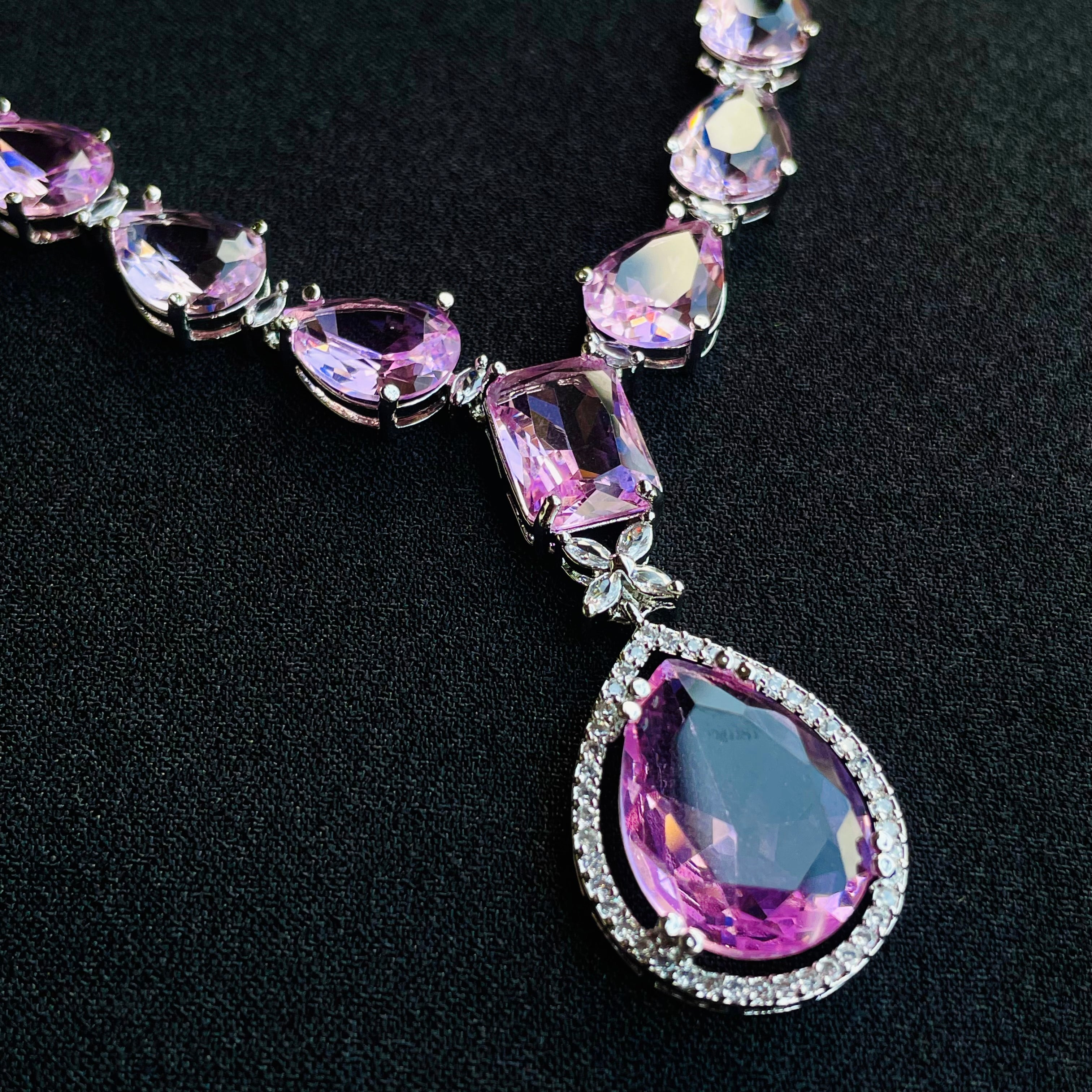 kiara emerald  ad Neckpiece