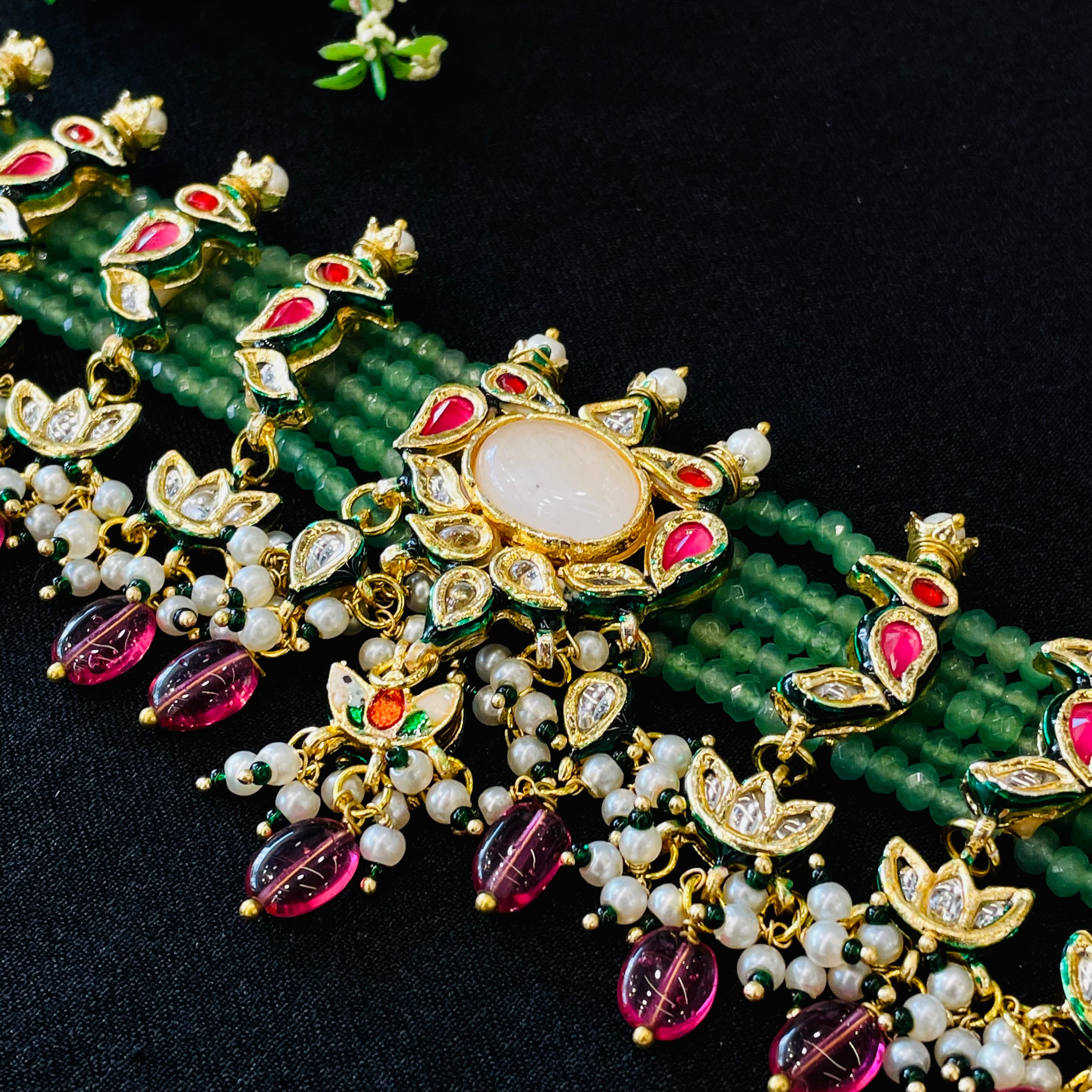 Nayaab shanaya Neckpiece