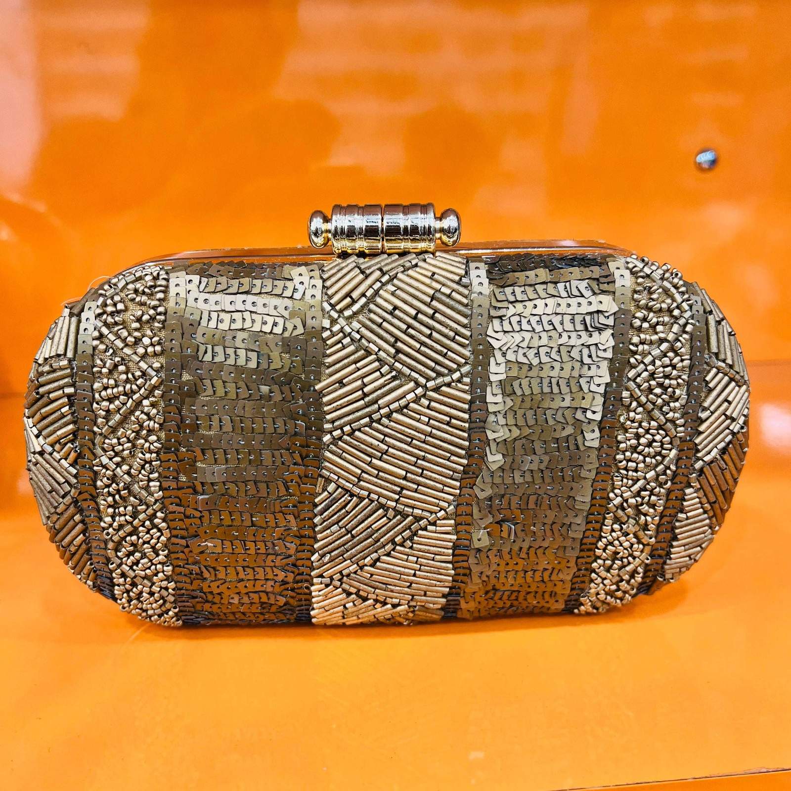 Vs Antique Clutch Golden