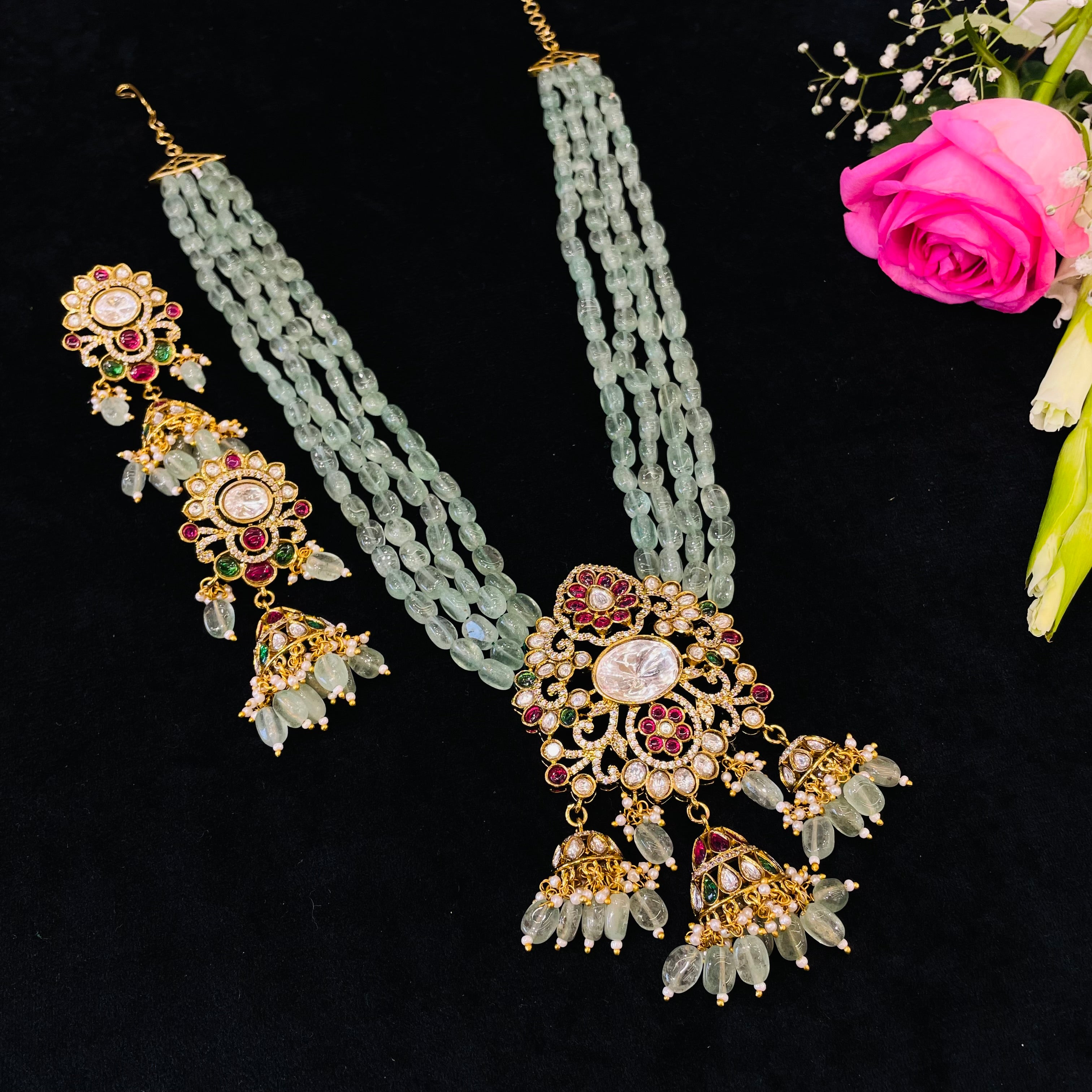 Nayaab Saiba Neckpiece