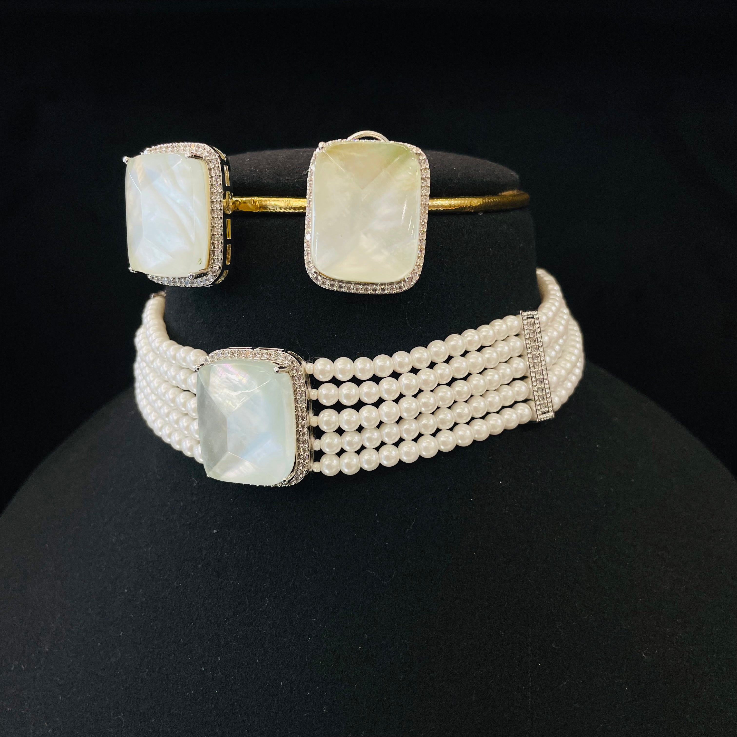 Ad mahira pearl Choker