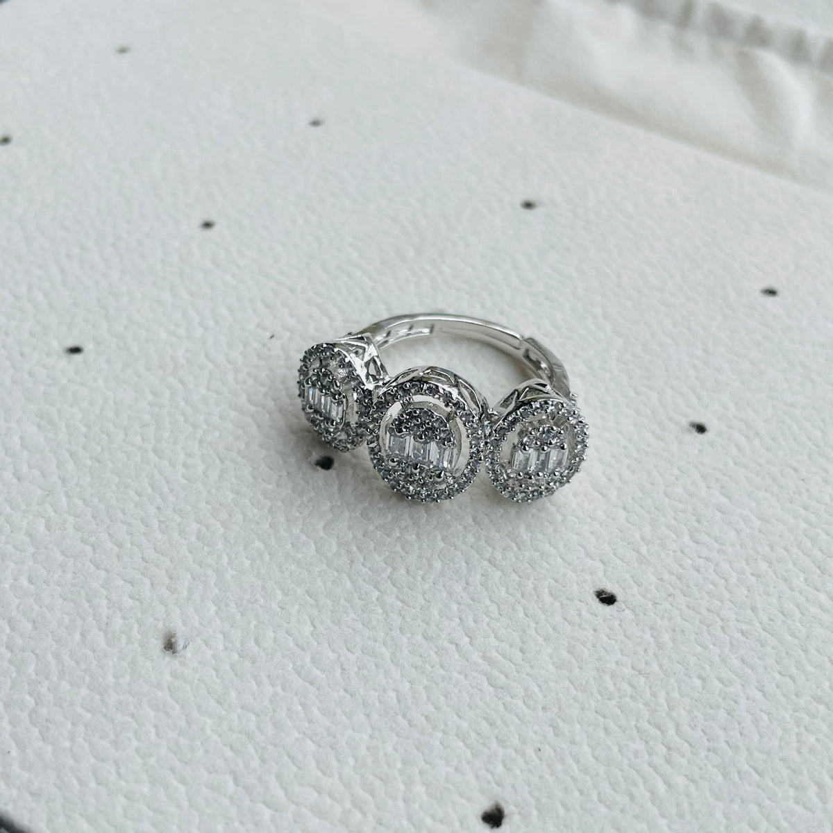 Vyanika Three-Finger Ring