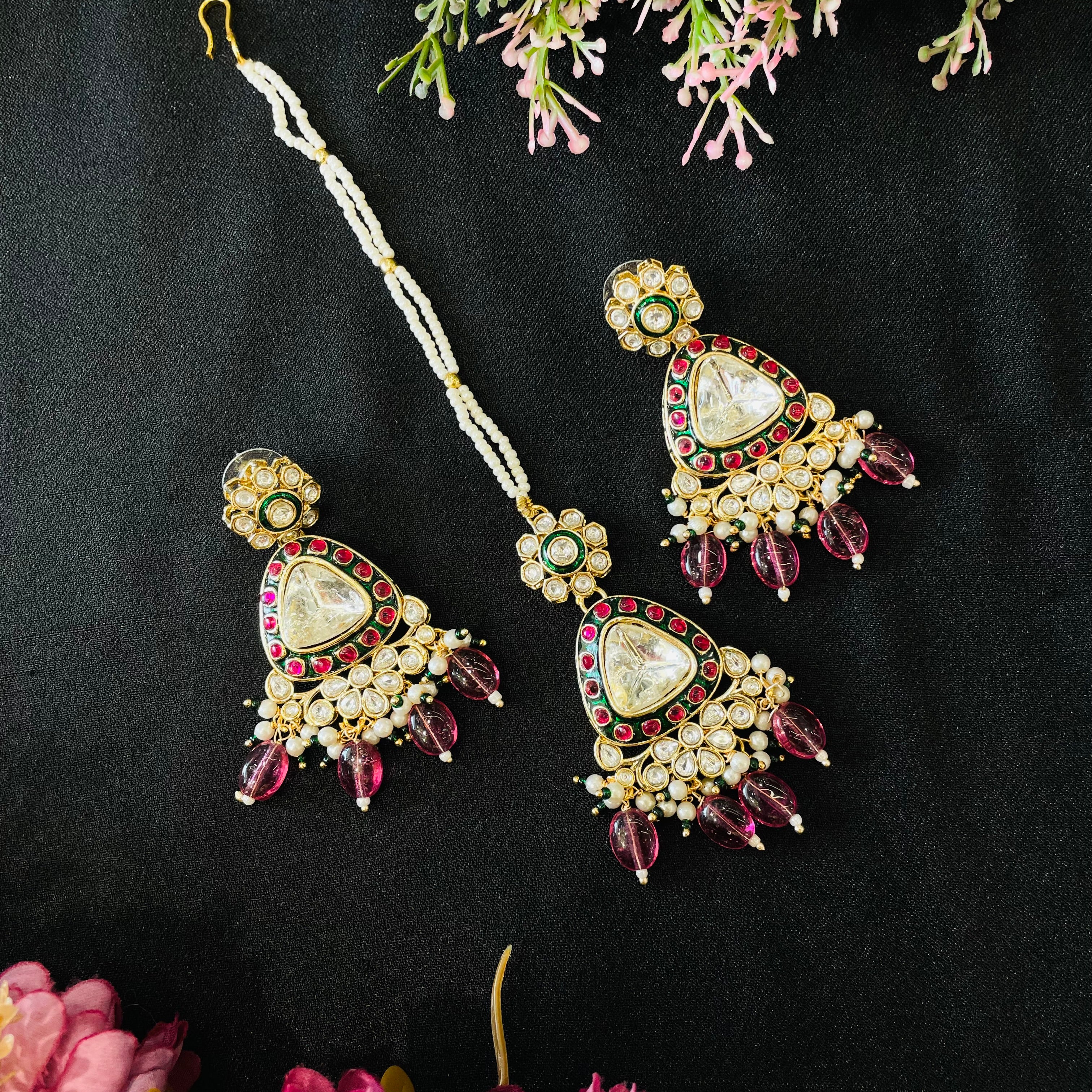 Nayaab Priya Tikka With Earrings