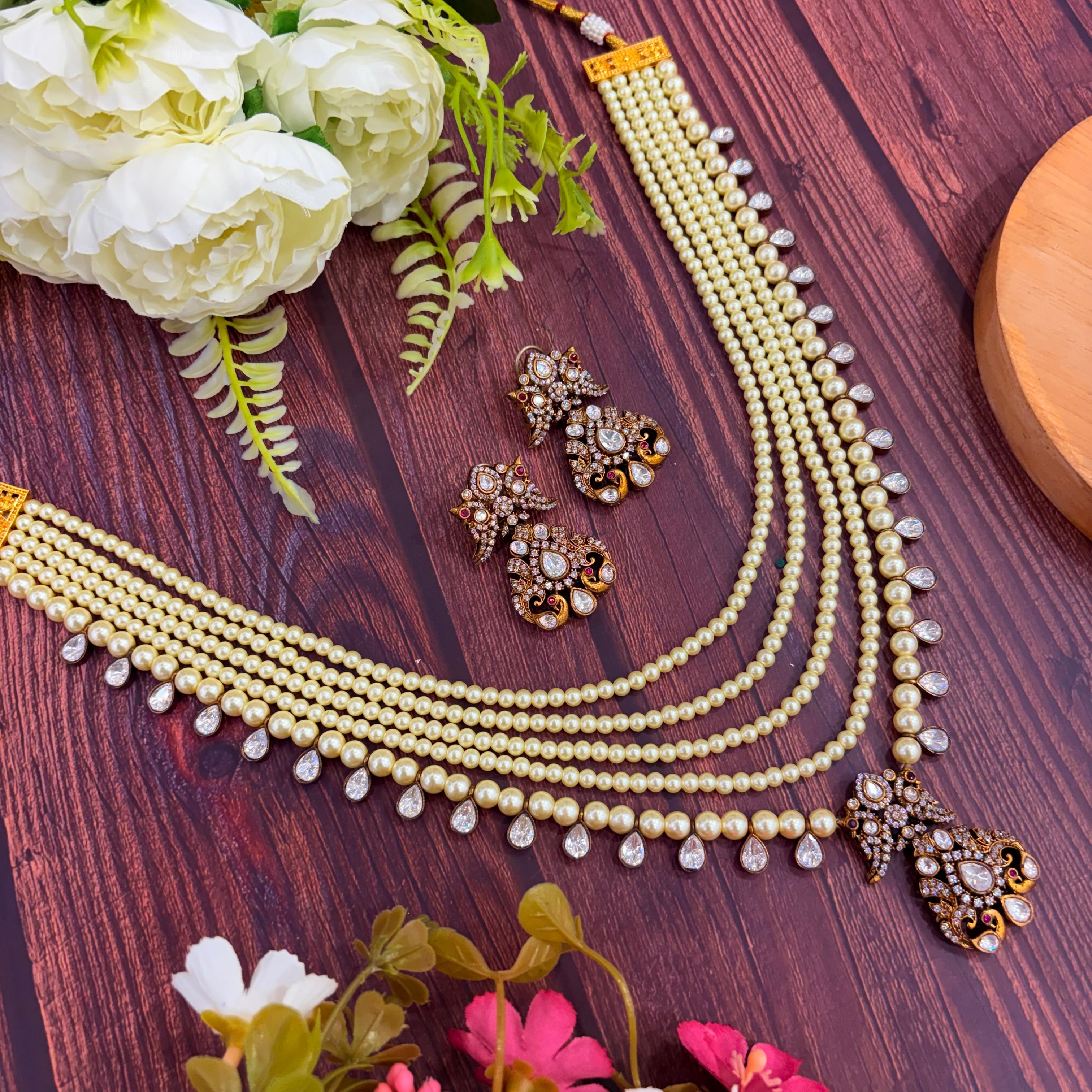Nayaab Myra Neckpiece