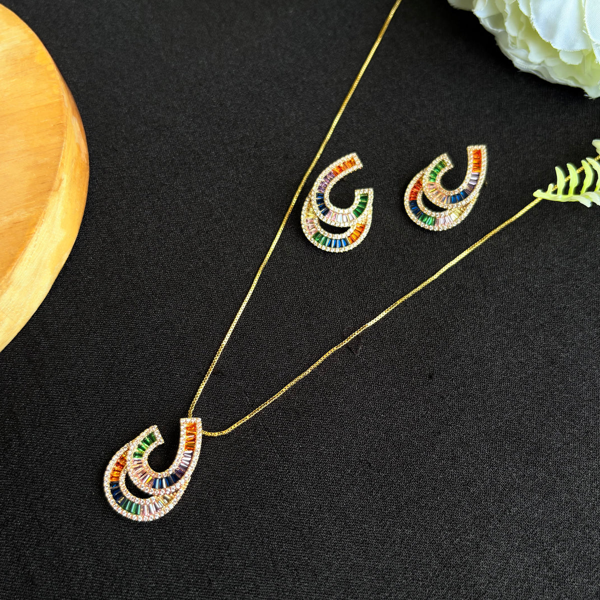 Rangrezika Pendant Set