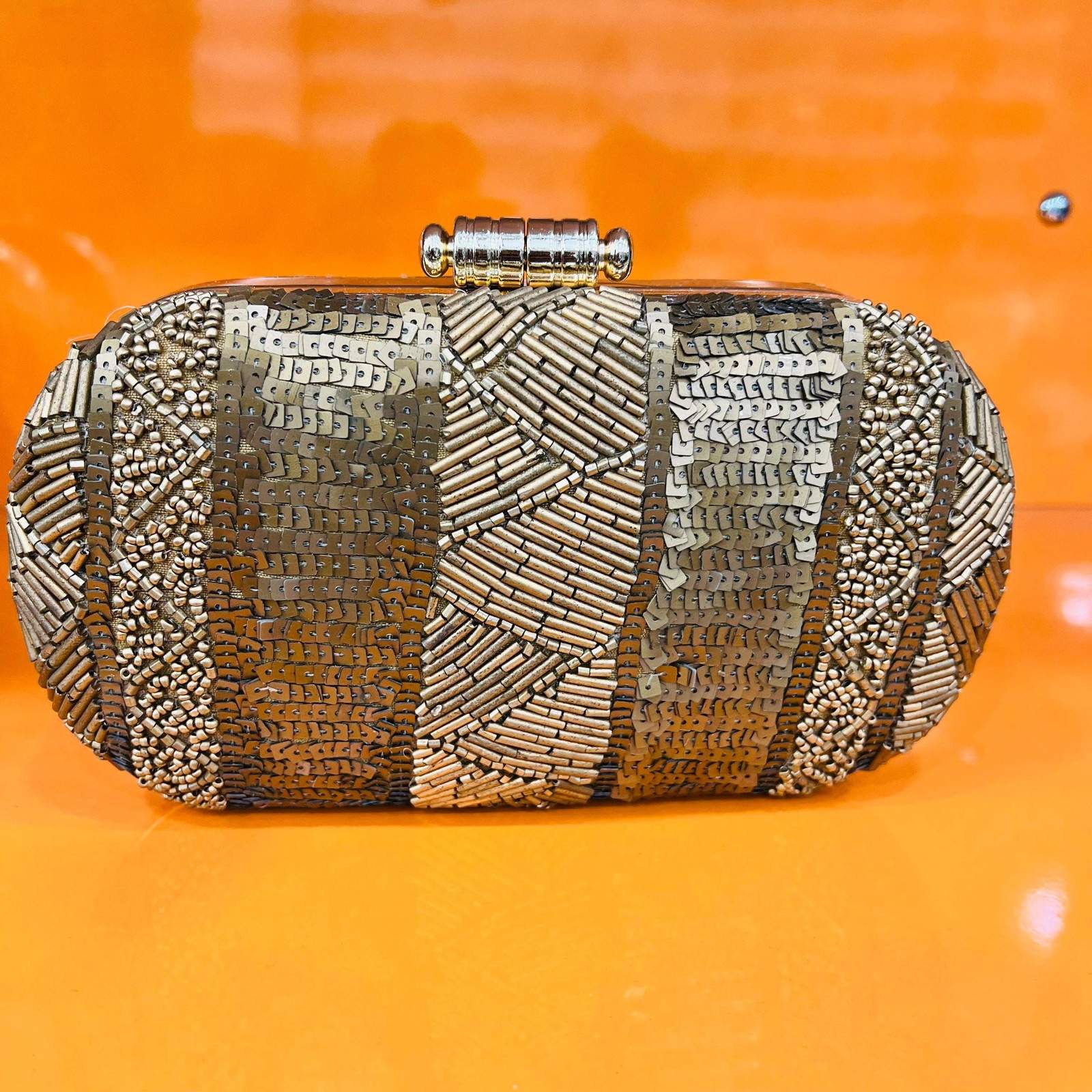 Vs Antique Clutch Golden