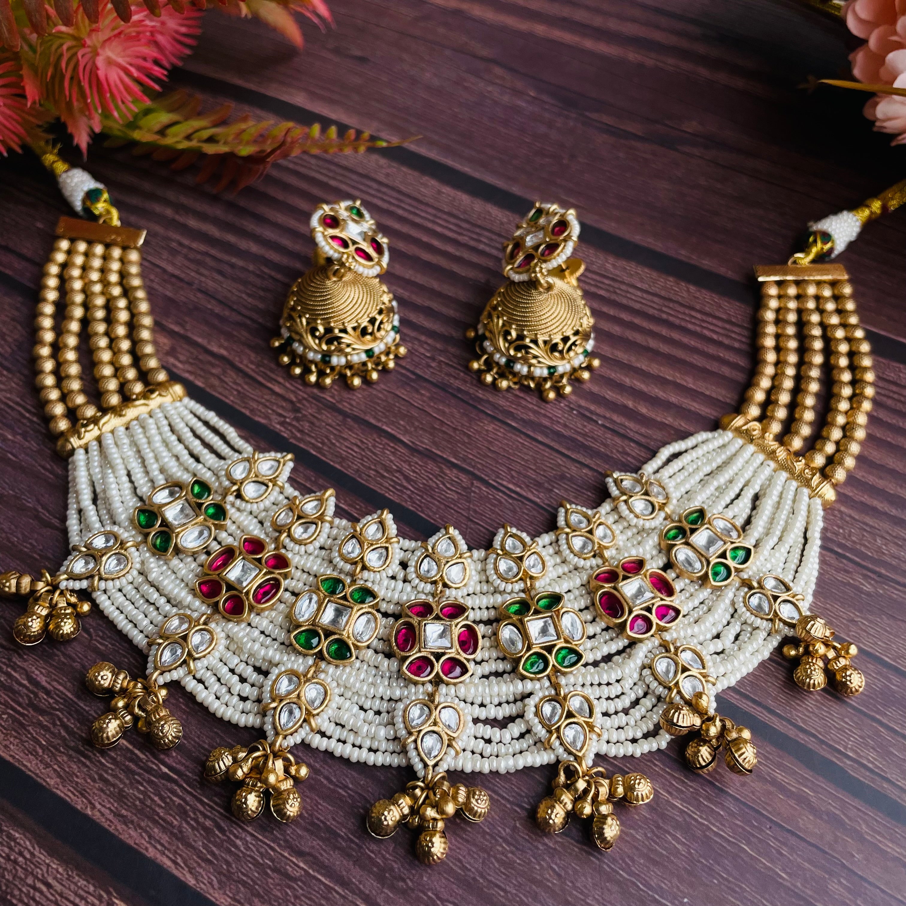 Nayaab Aarna pearl Neckpiece