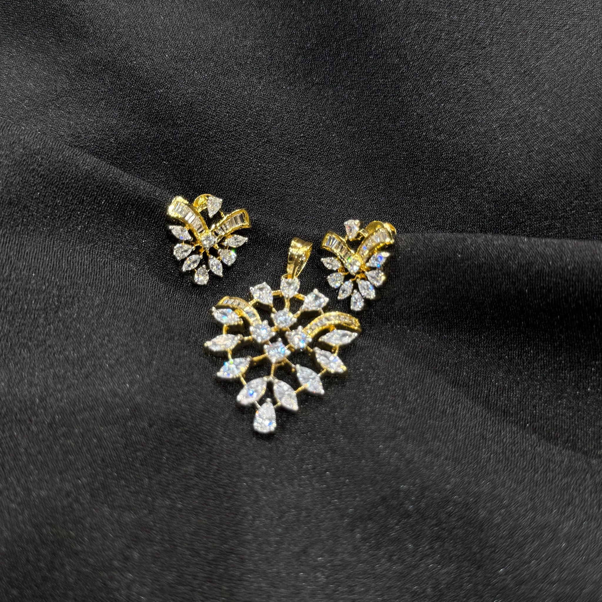 AD Zeenat Pendant Set
