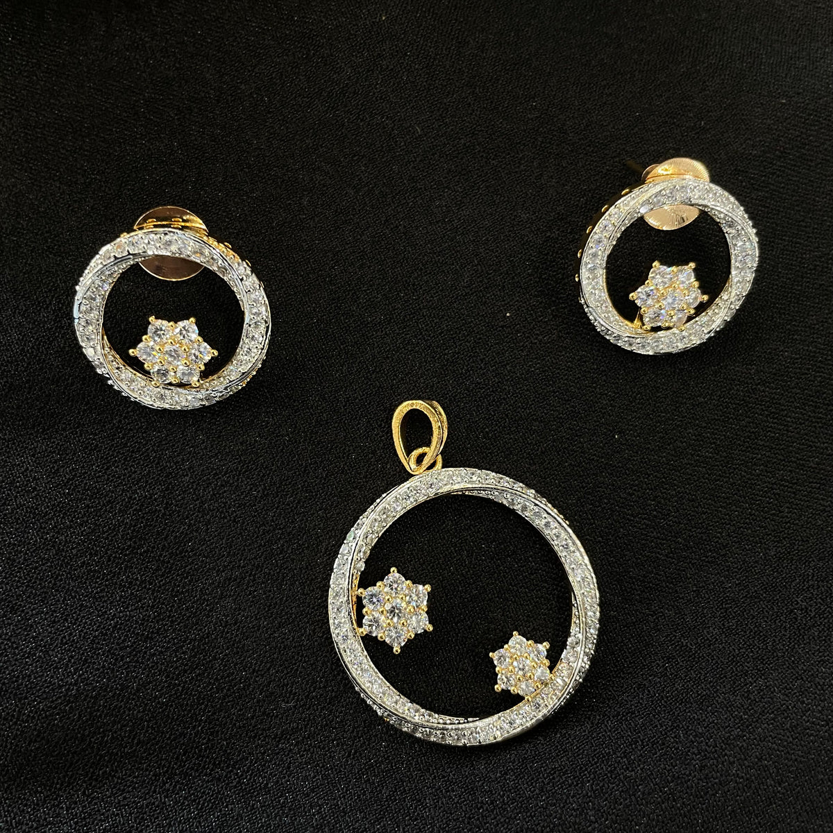 AD Elara Pendant Set