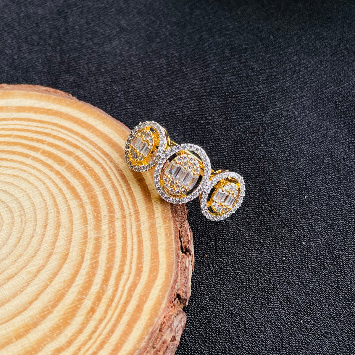 Vyanika Three-Finger Ring