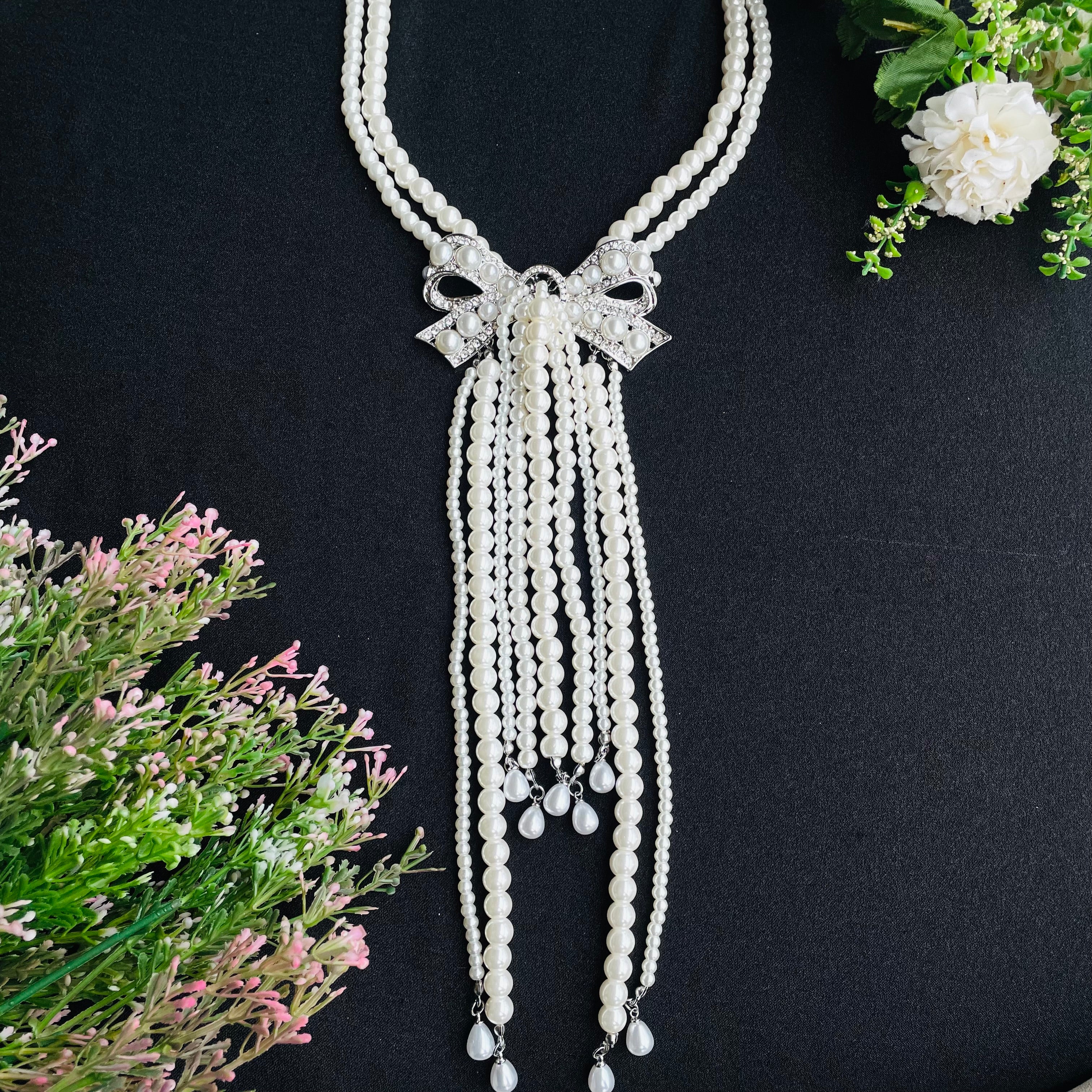 Layla Hanging Pearl Neckpiece