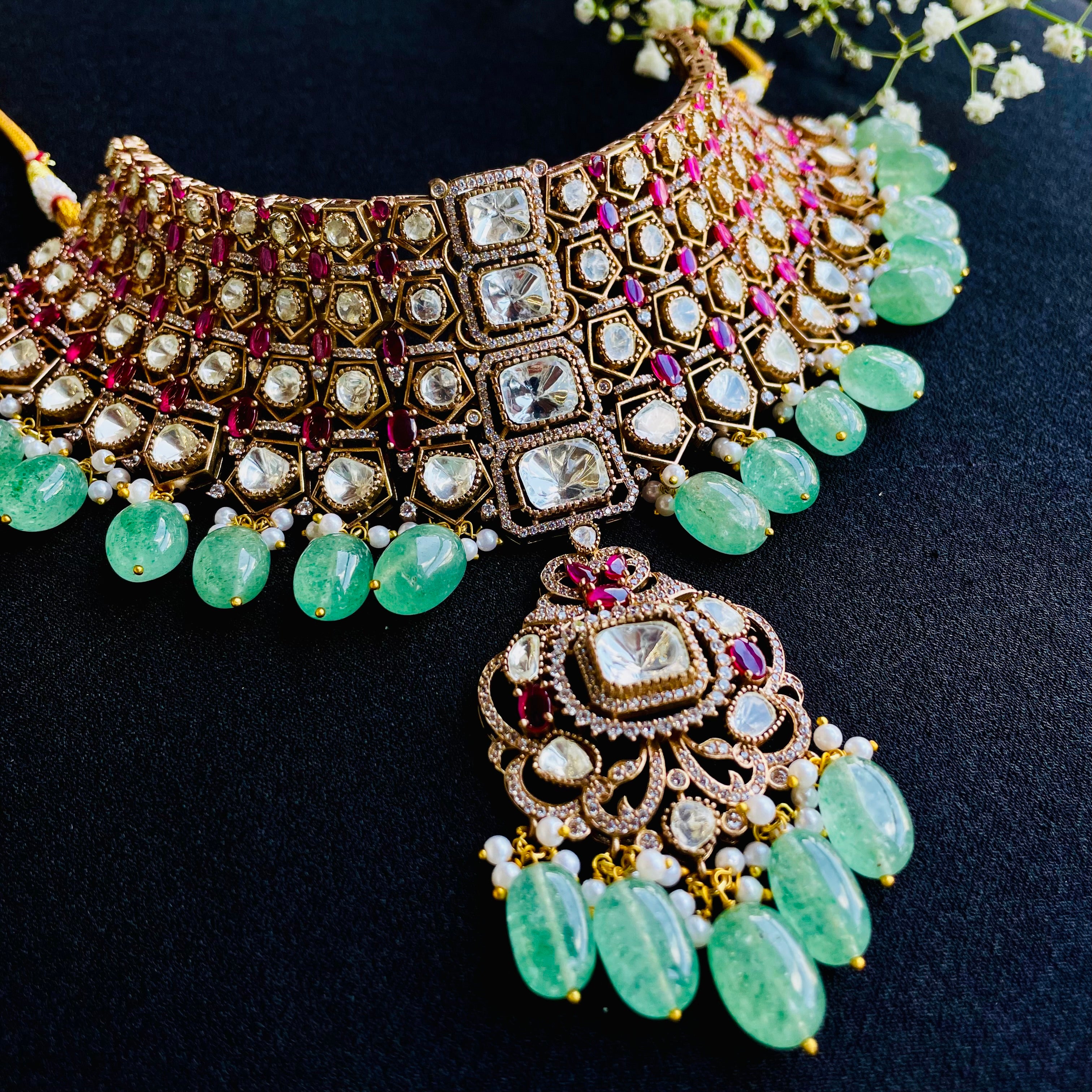 Nayaab Alizeh neckpiece