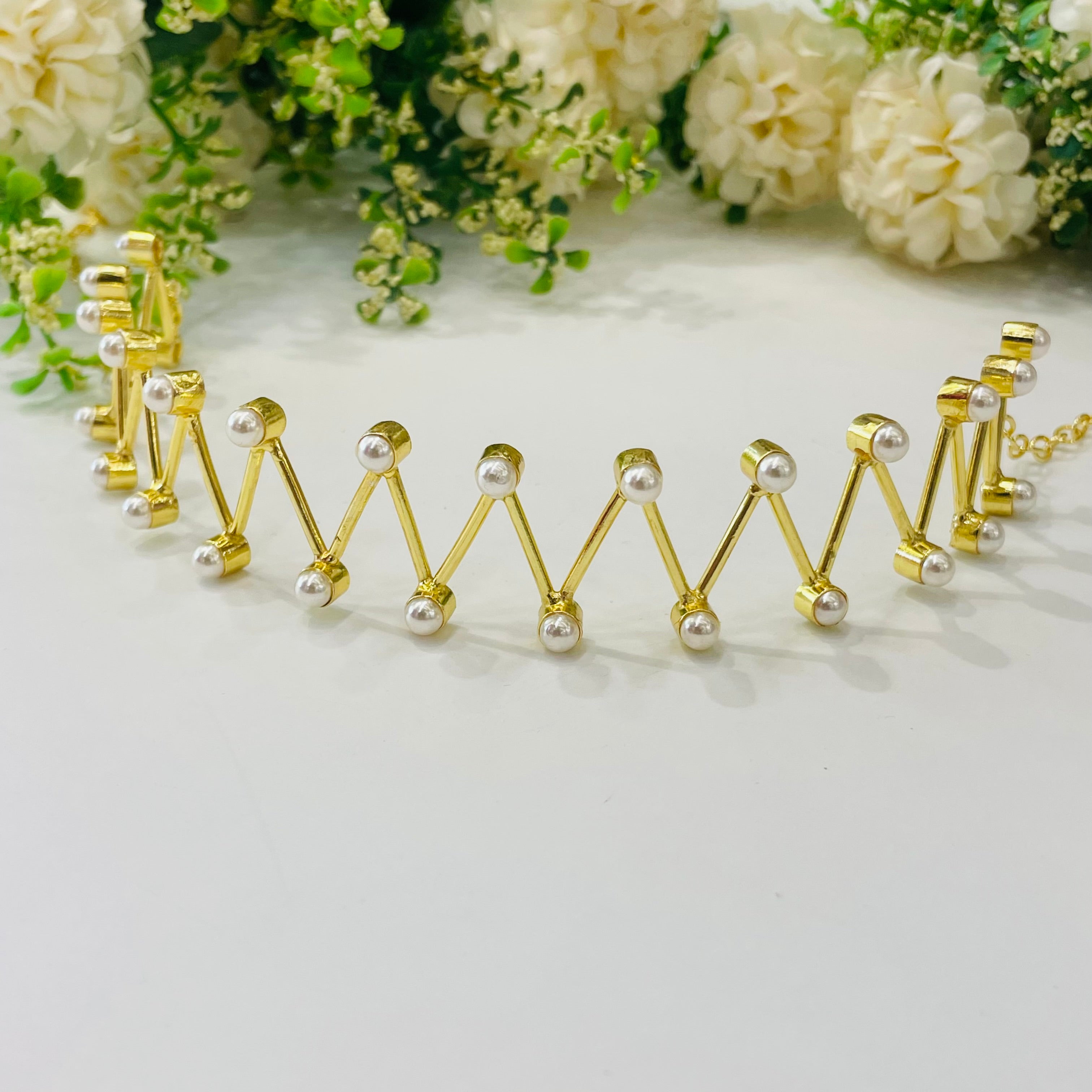 Layla zigzag choker