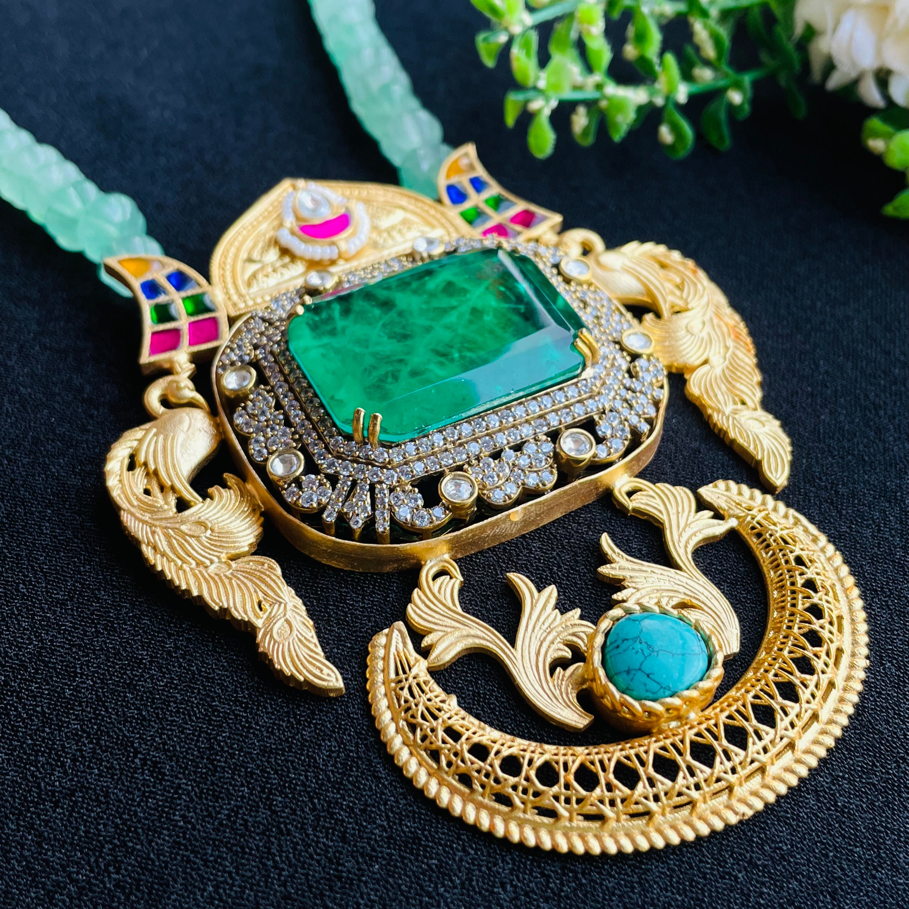 Nayaab arushi neckpiece
