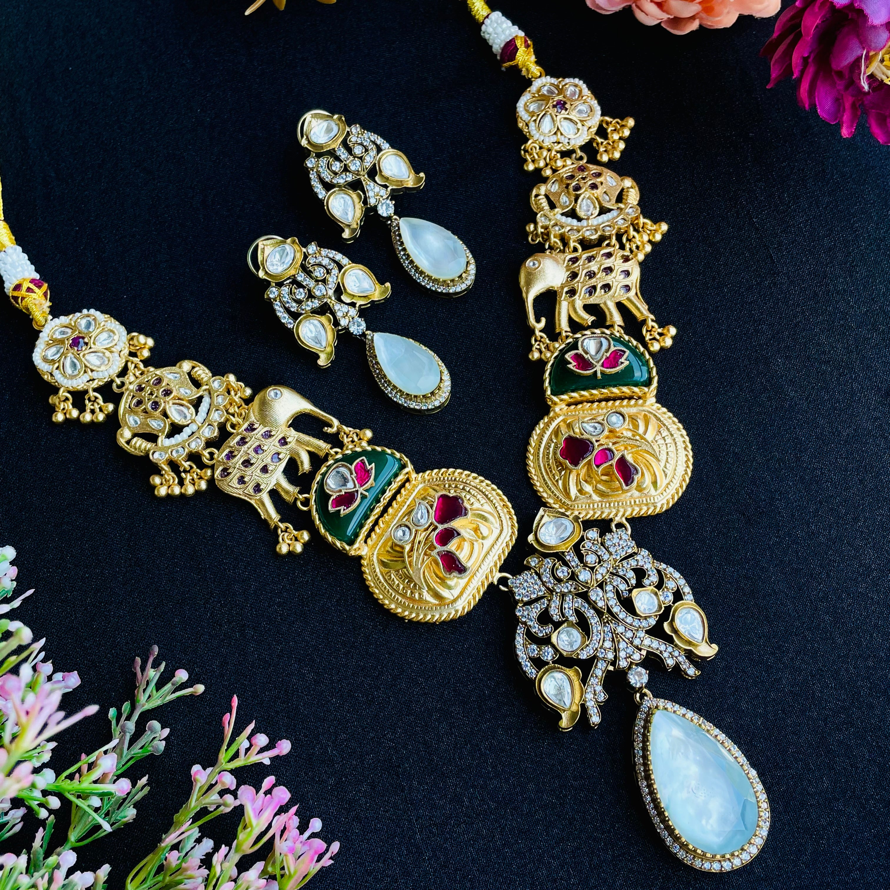 Nayaab bindu neckpiece