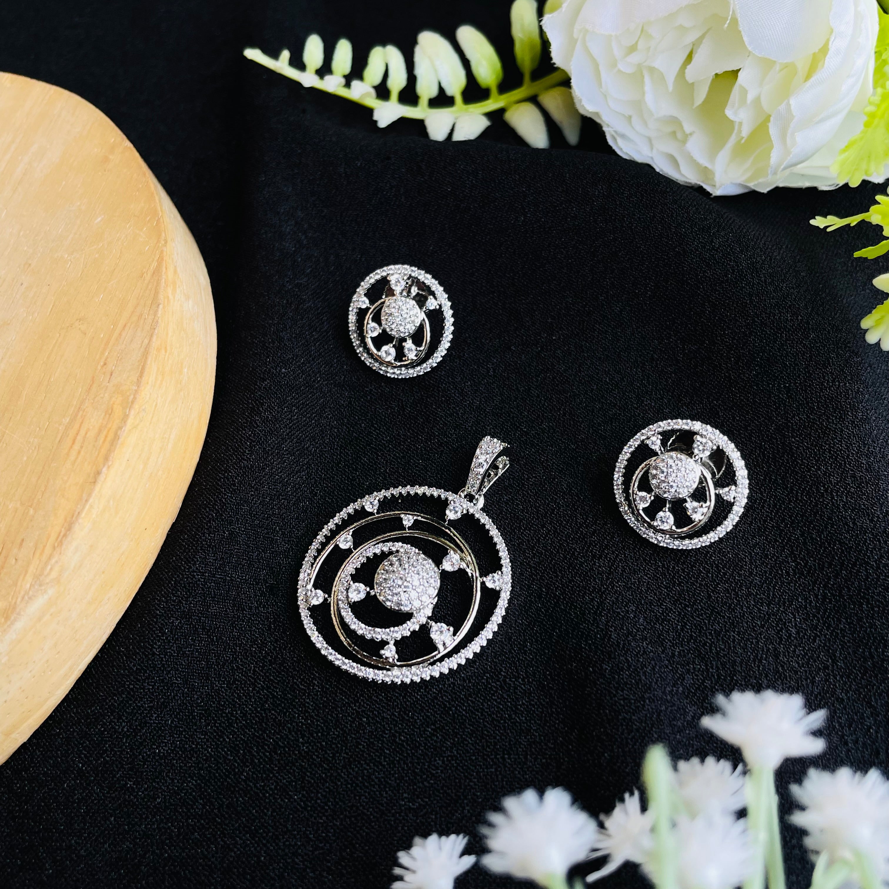 Chandrika Pendant Set