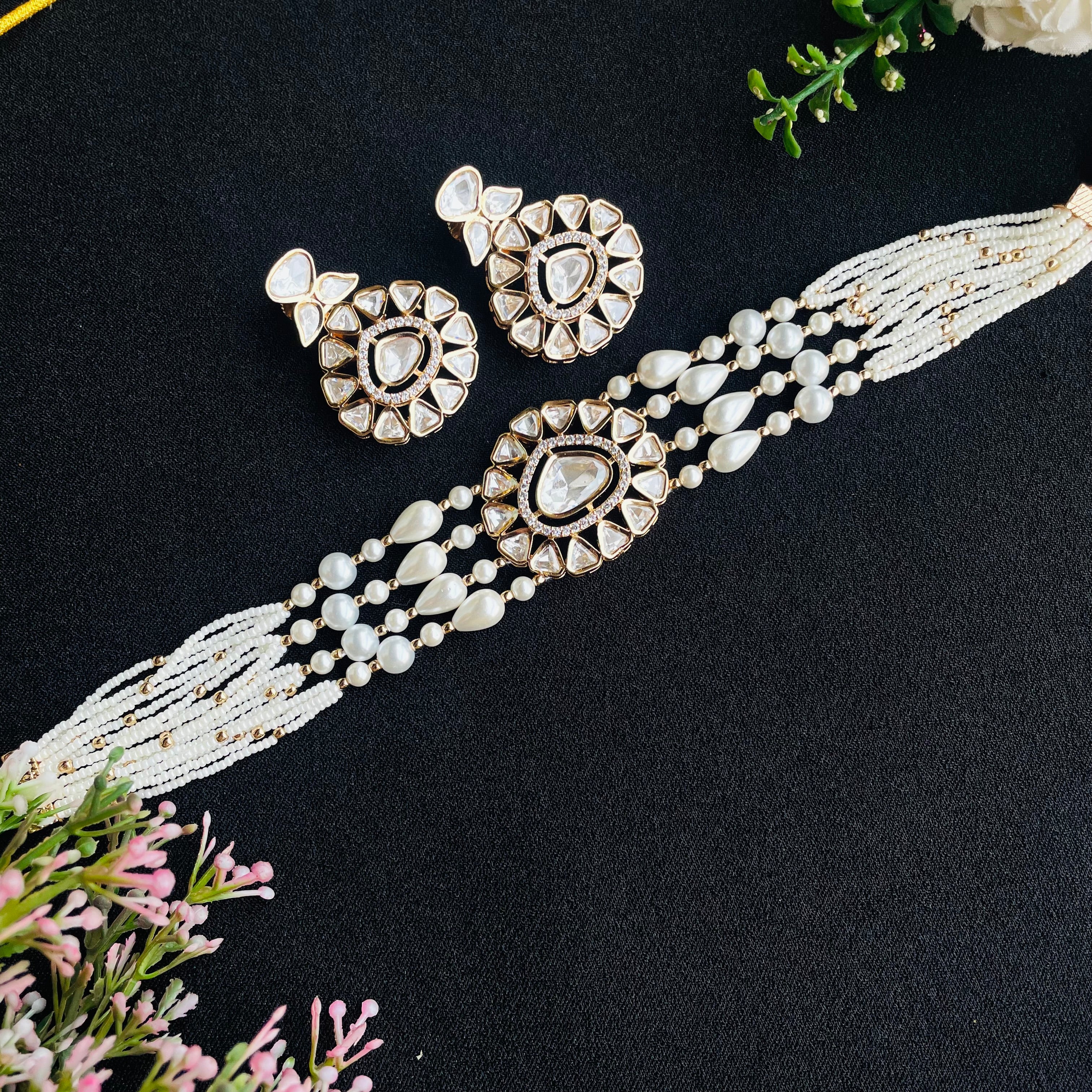 Nayaab Chhavvi Polki neckpiece