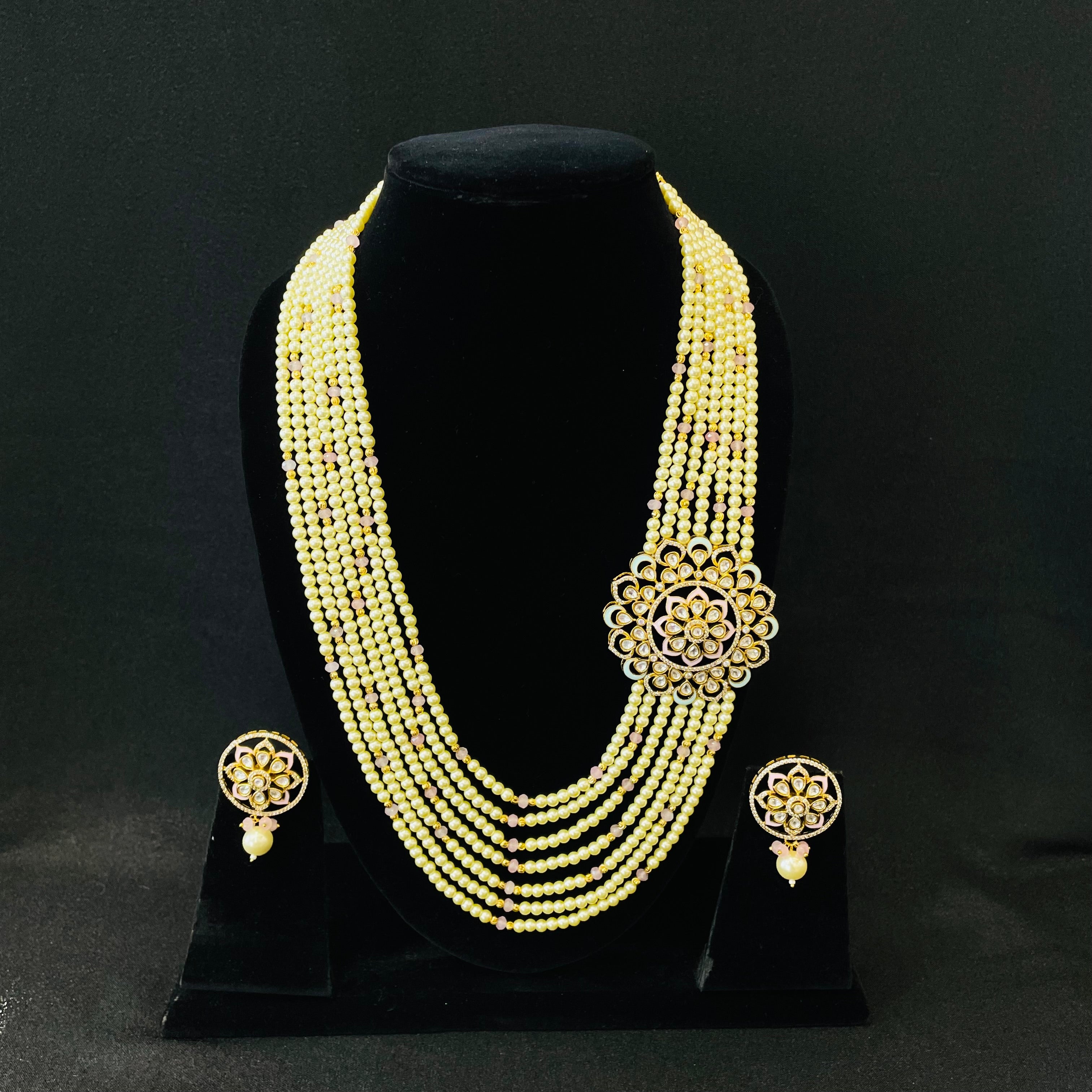Nayaab Aliya Pearl Neckpiece
