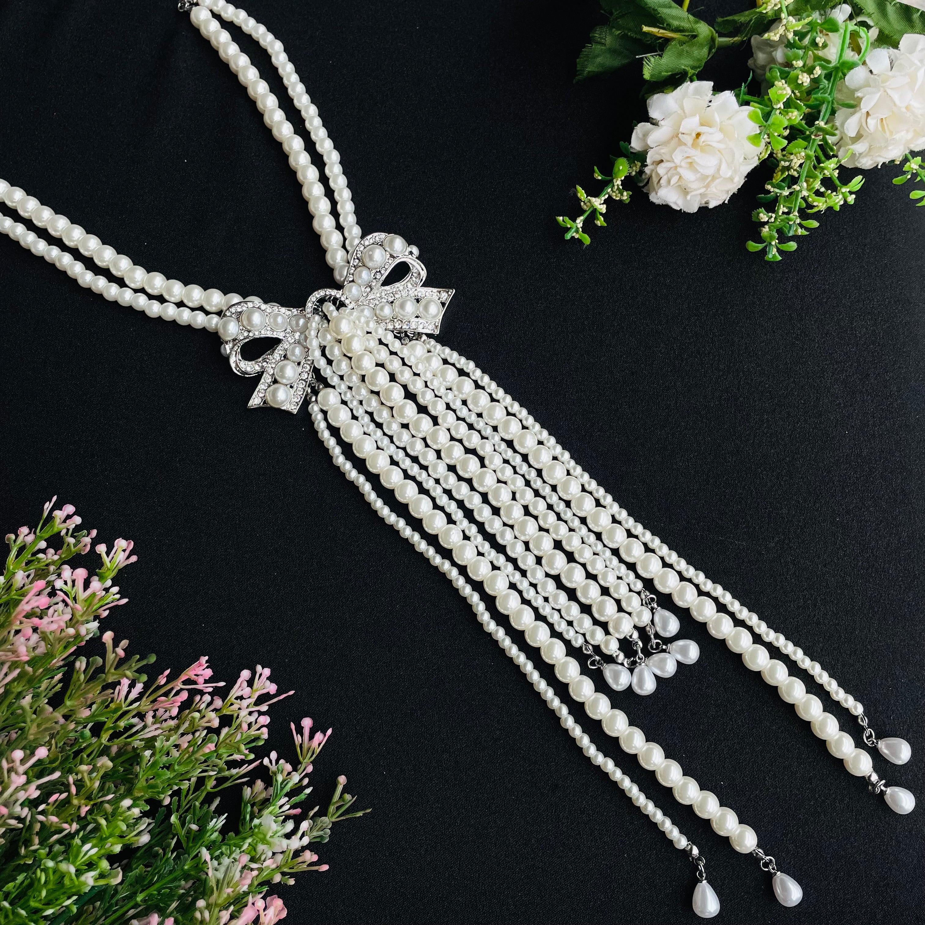 Layla Hanging Pearl Neckpiece