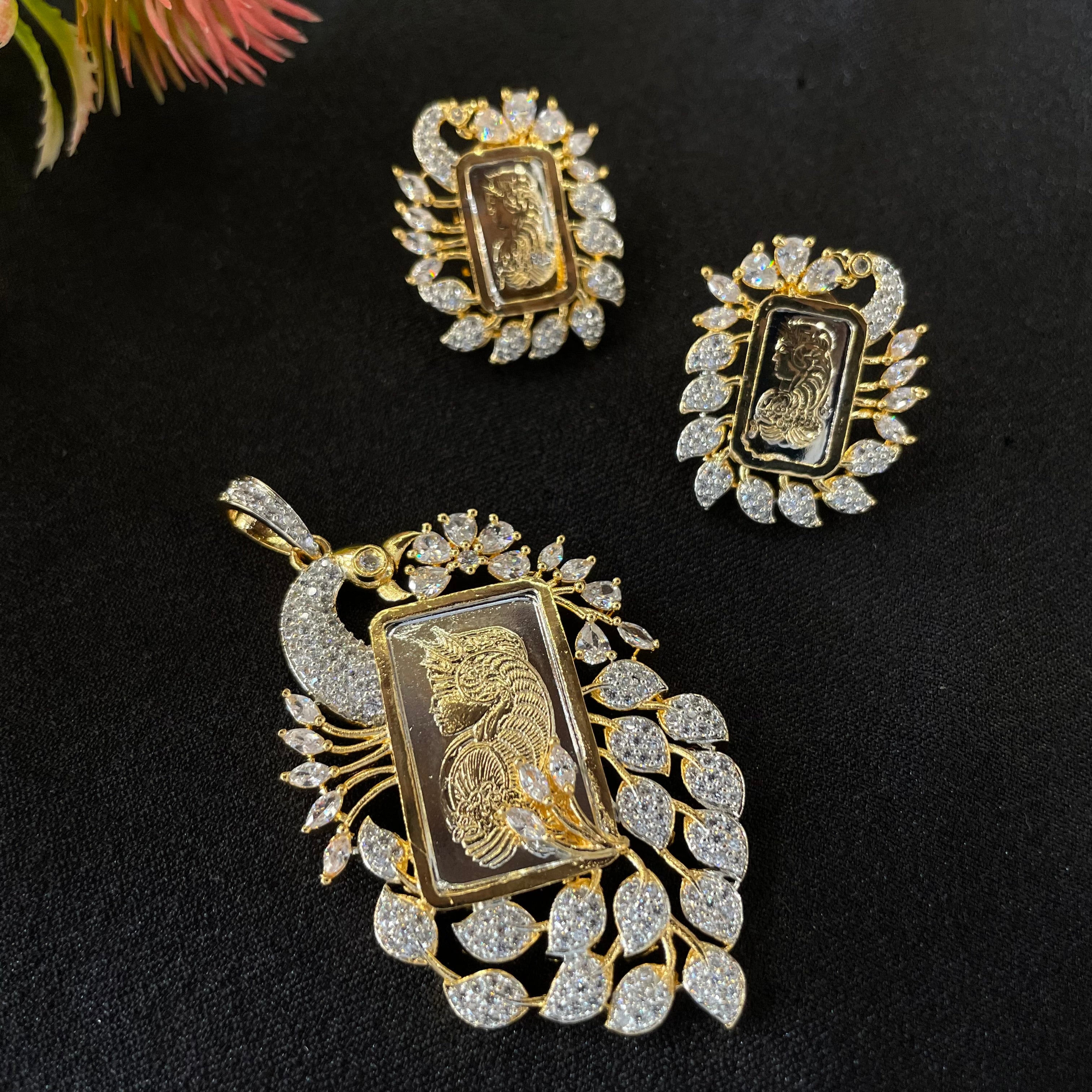 AD Aarna Pendant Set