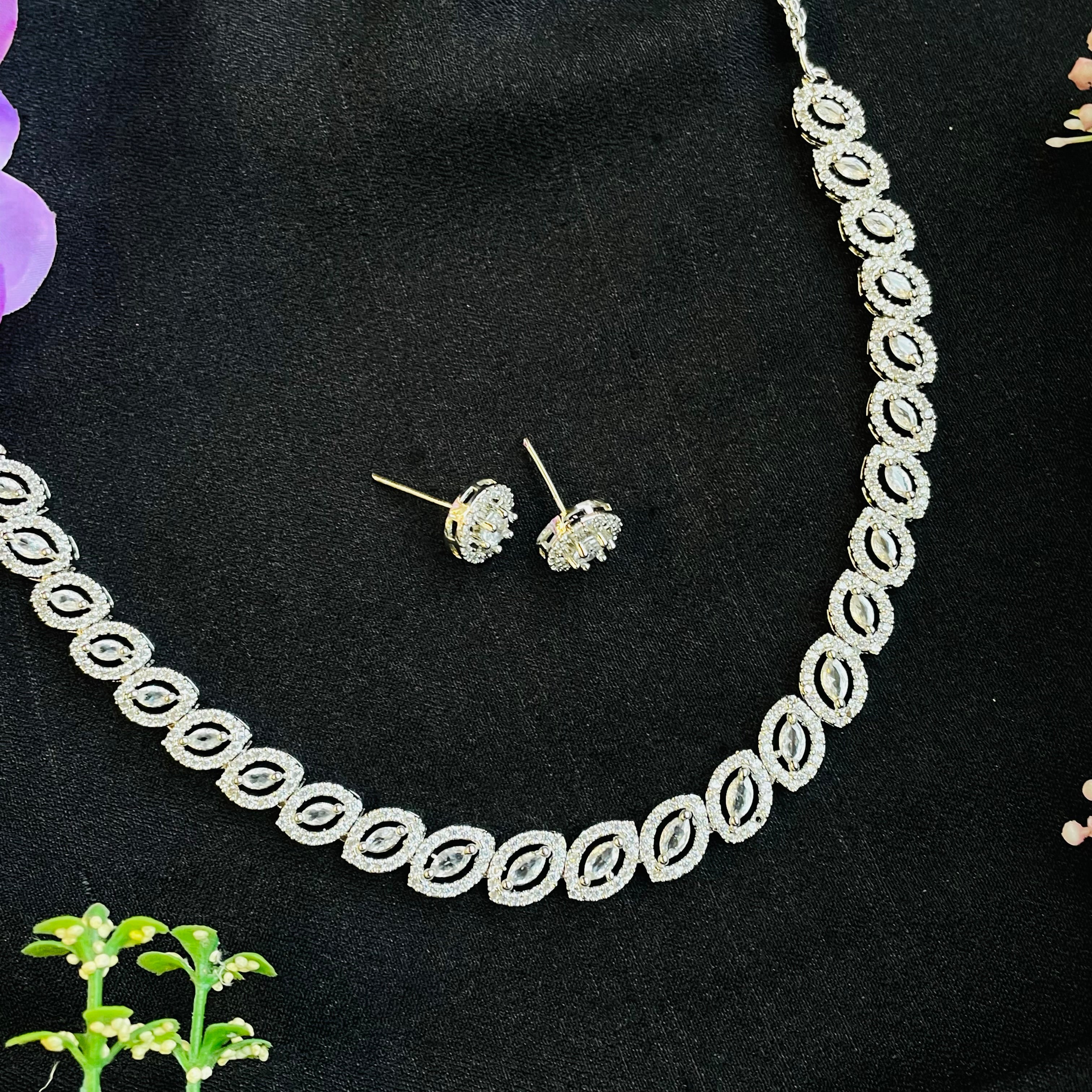 Ad Naavya Neckpiece