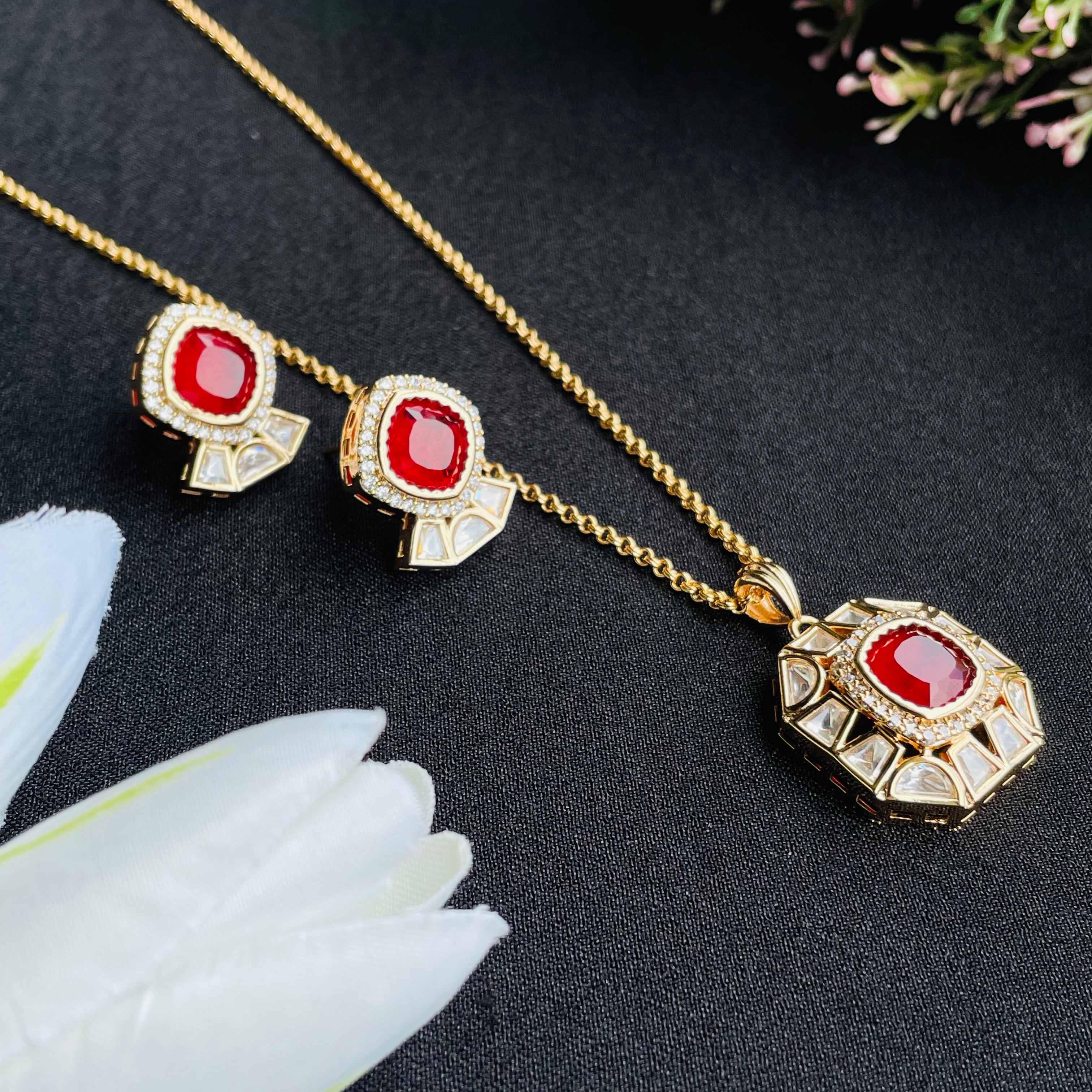 Nayaab Bina Polki Pendant Neckpiece